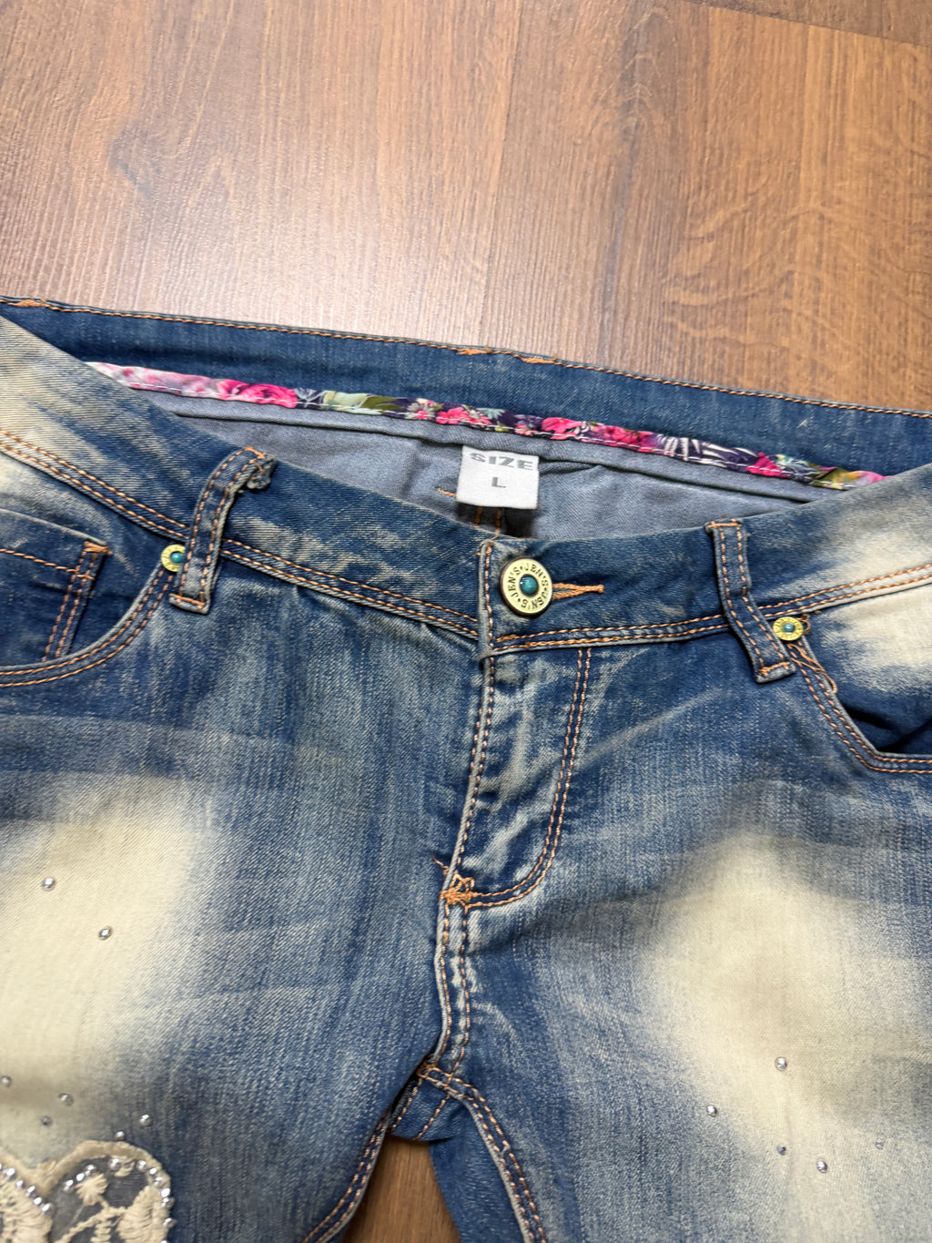 Y2K Studded Jeans 🙋‍♀️ (30x30)