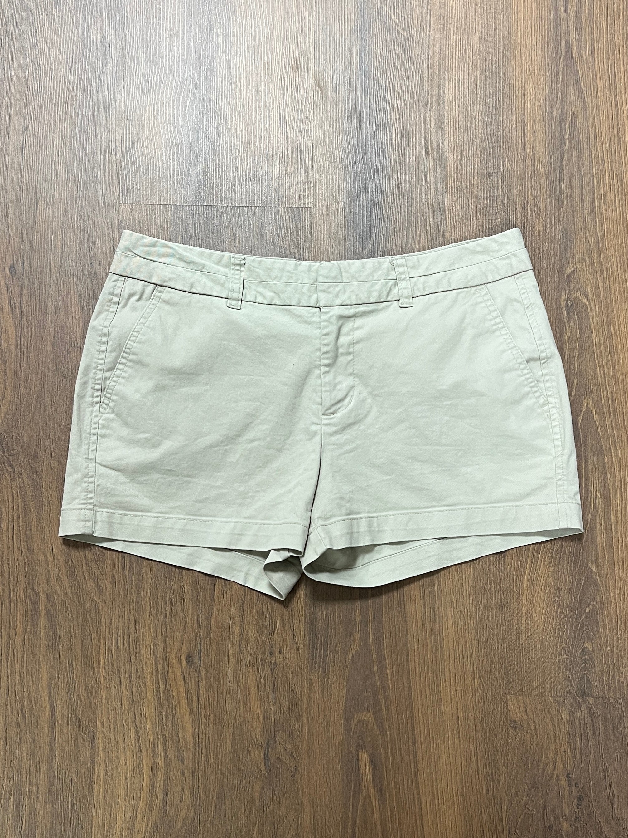 Gap Beige Shorts🙋‍♀️ (32)