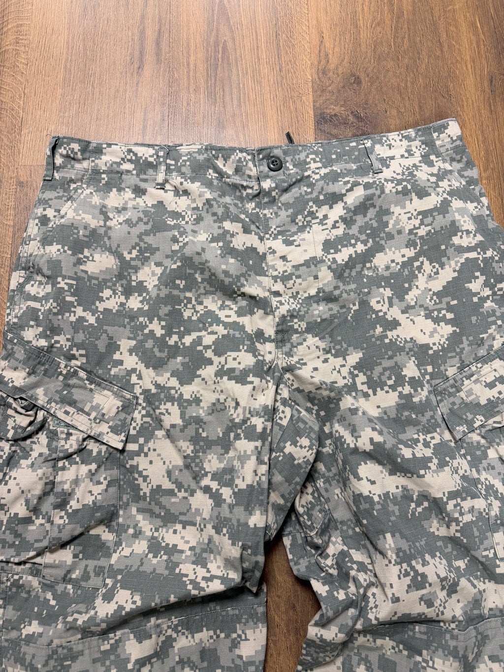 Military Pixel Camo Pants (40x32)