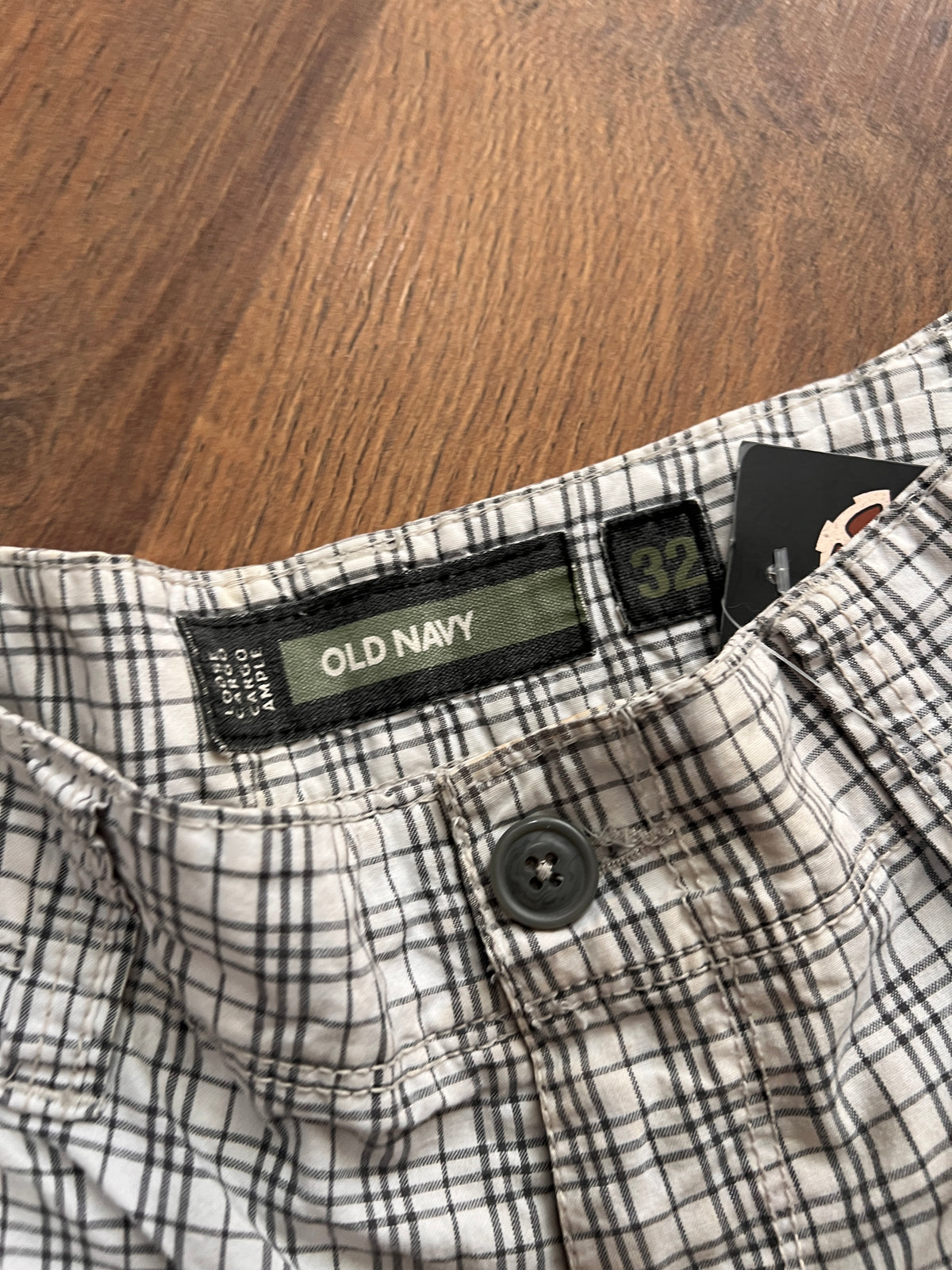 Old Navy Striped Cargo Shorts (32)
