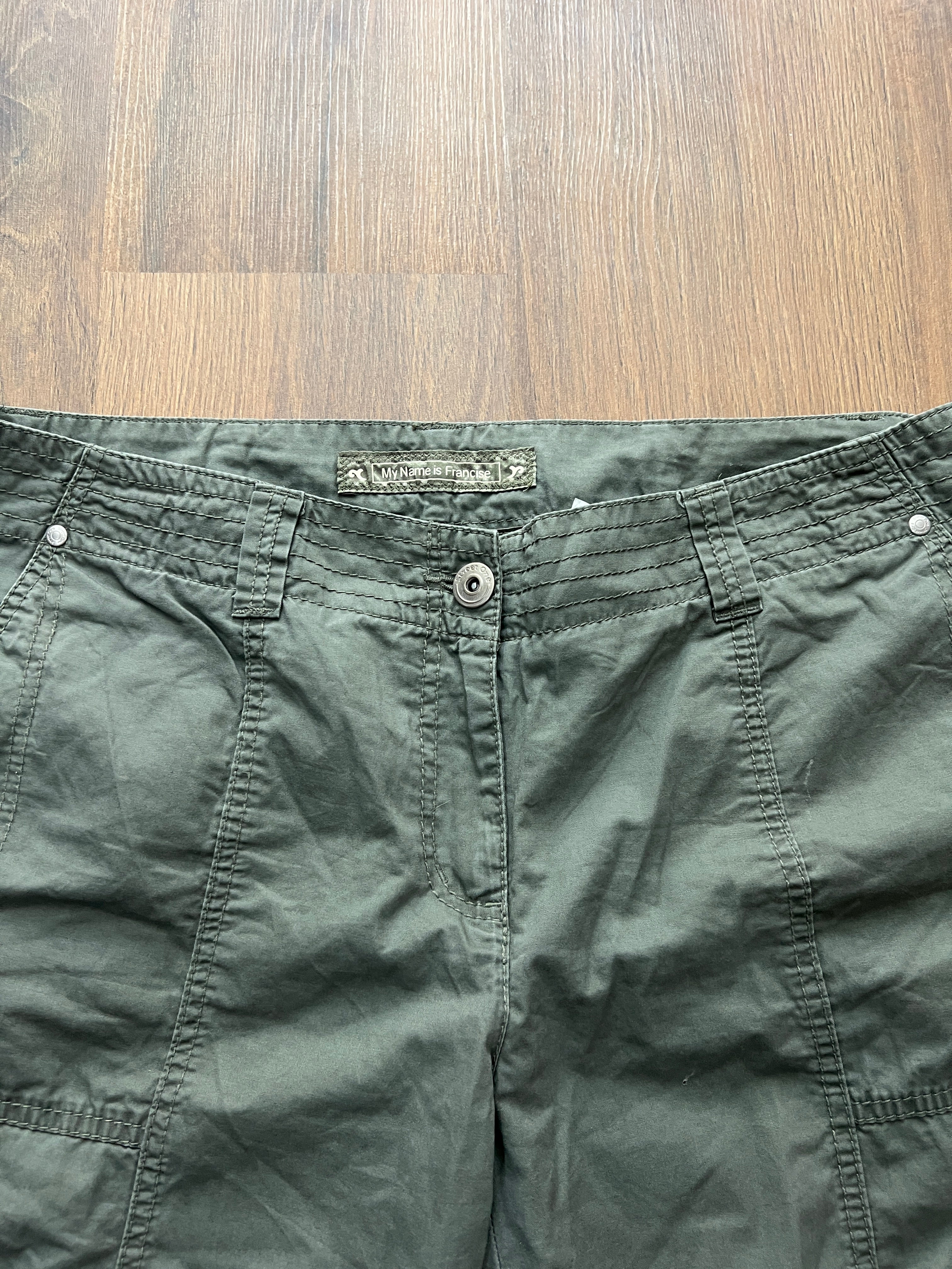 Khaki Capris (36)
