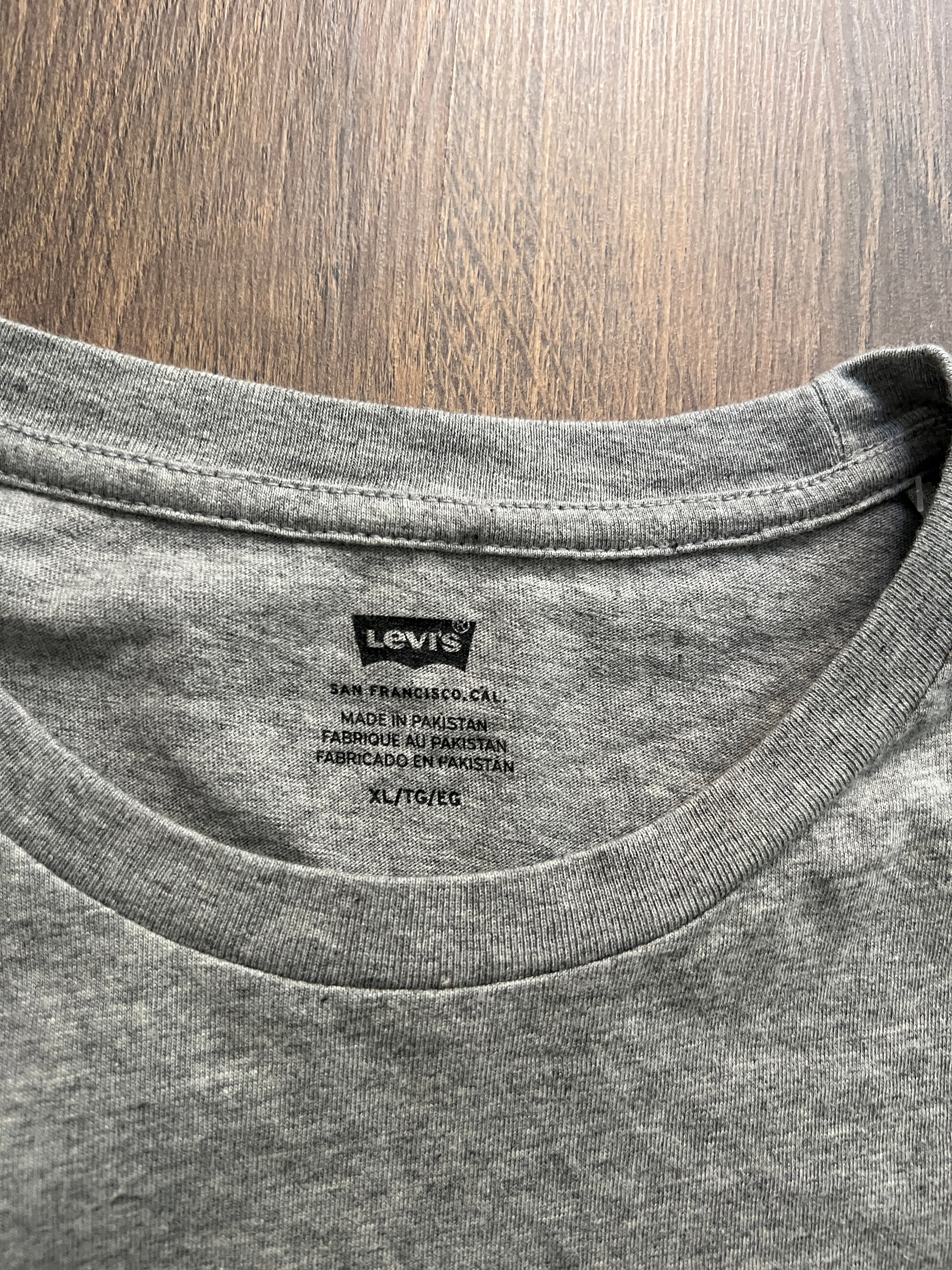 Levis Box Logo Tshirt ( XL)
