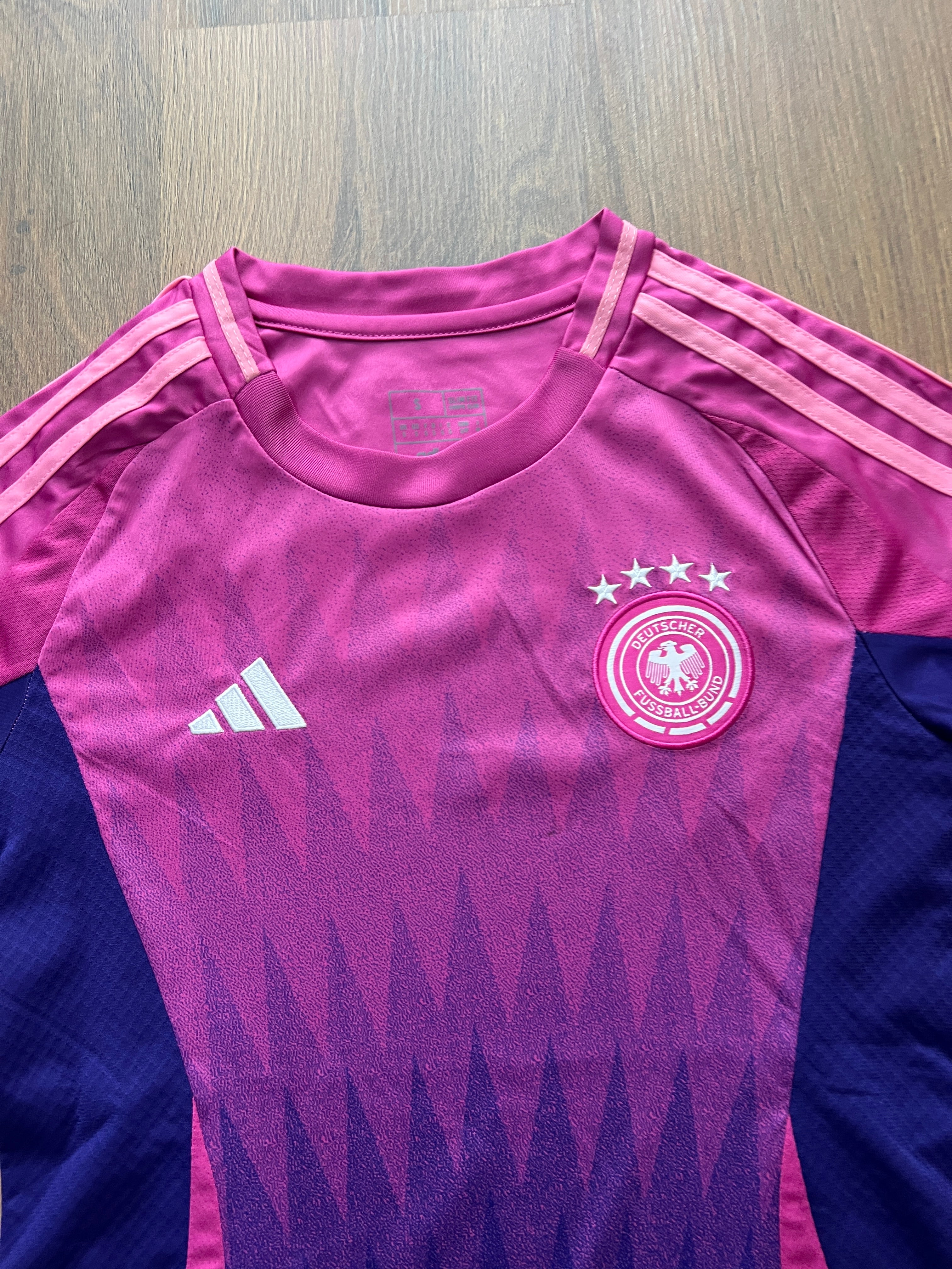 Germany 2024/25 Away Kit 🙋‍♀️ (S)