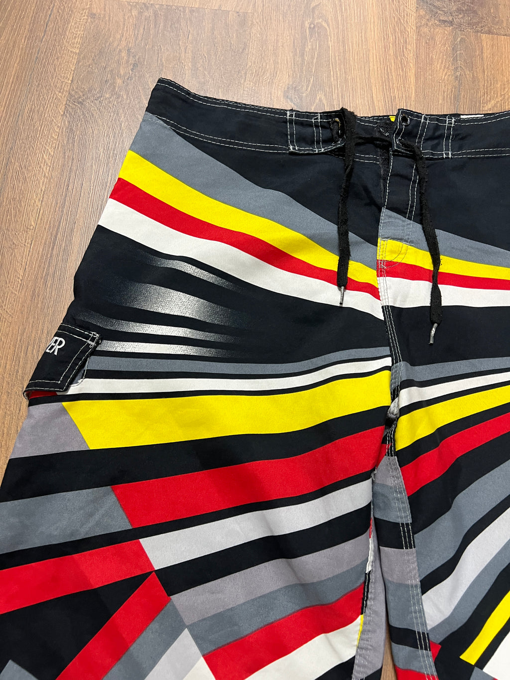 quicksilver striped boardshorts (38)