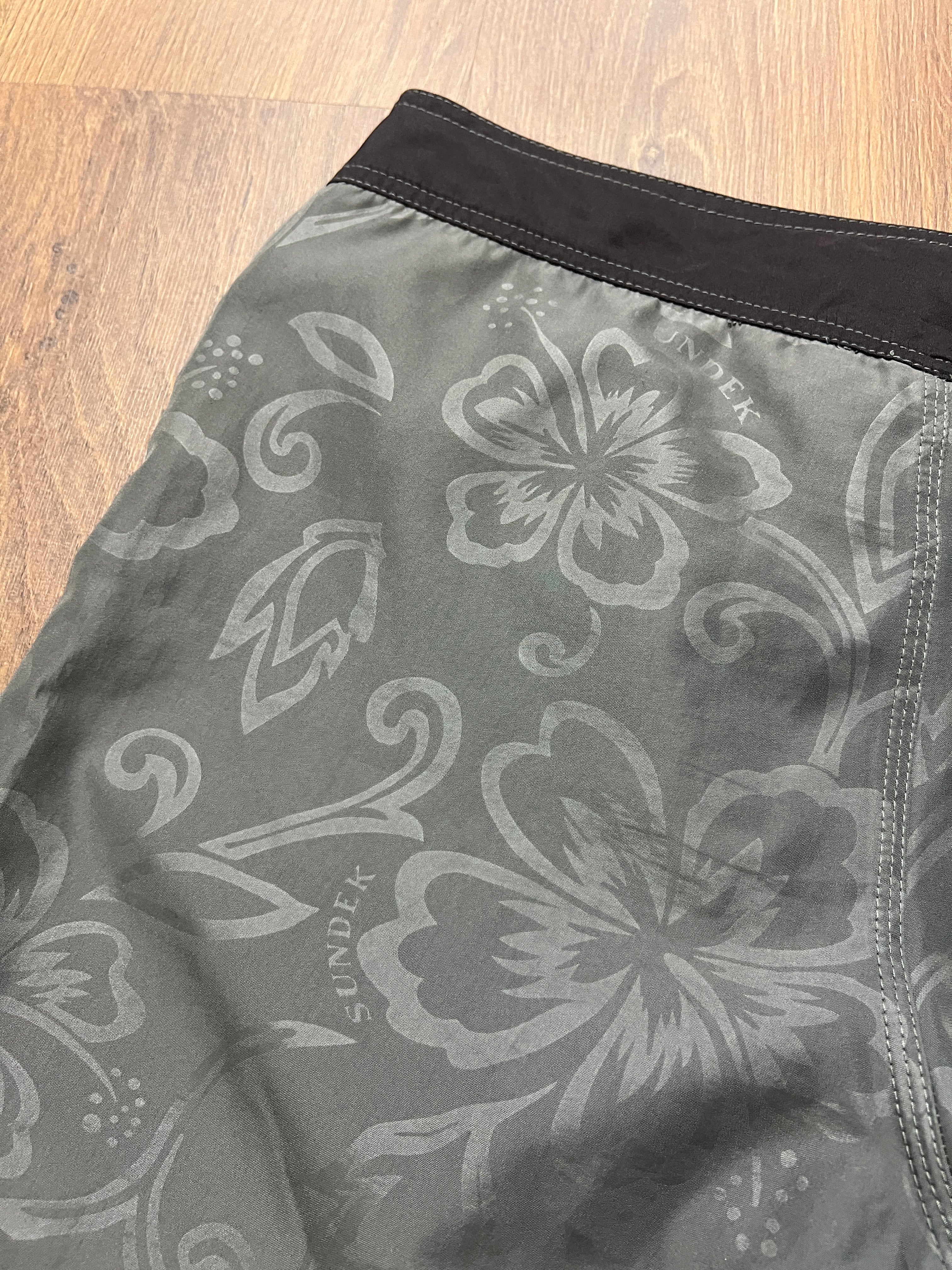 Sundek Flower Boardshorts (32)