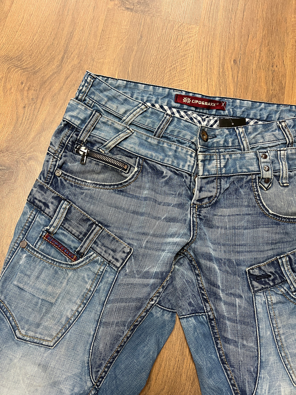 Double Waisted Y2K jeans (36x30)