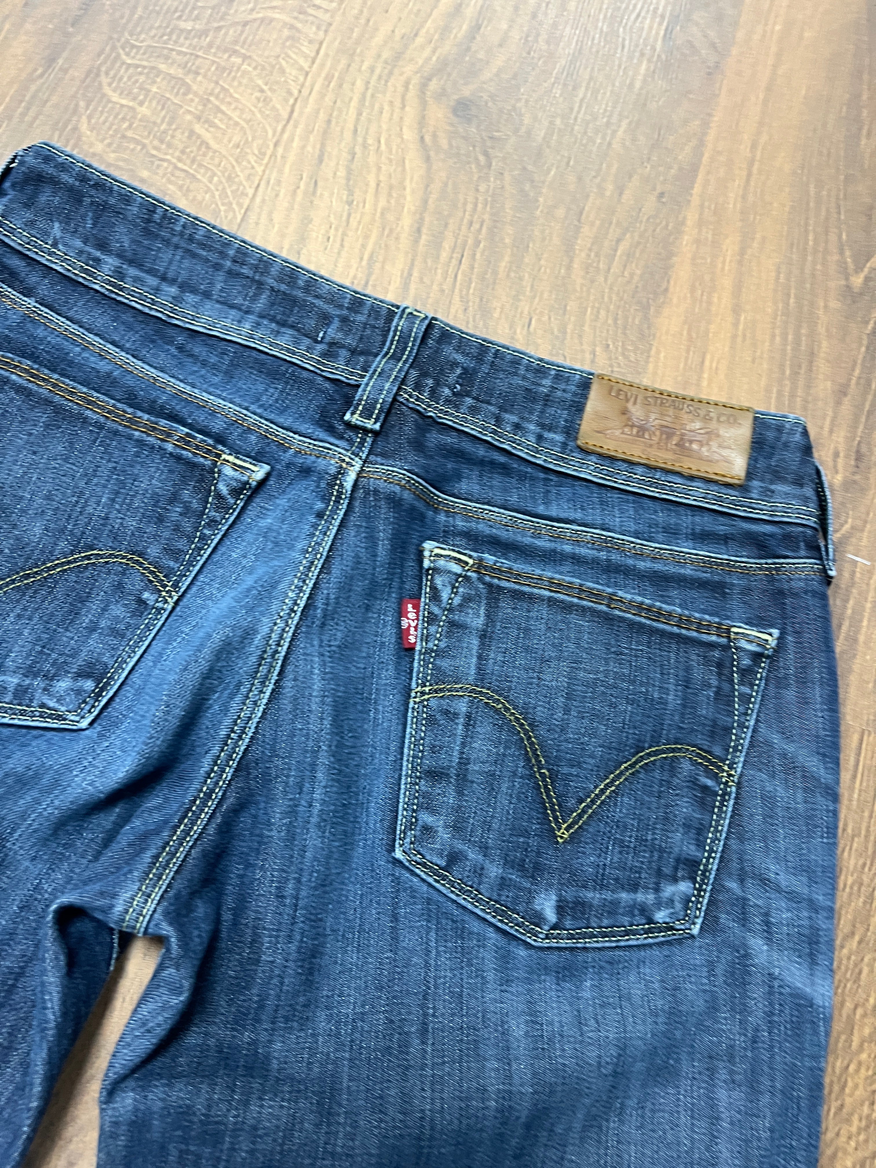 Levis Flared Jeans🙋‍♀️ (28x32)