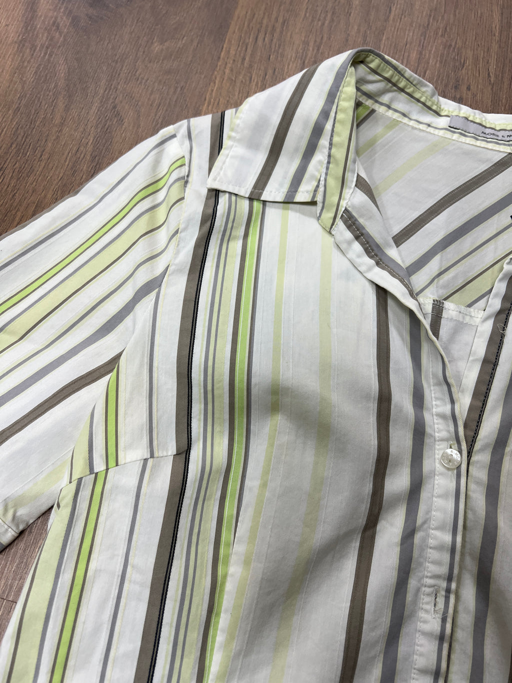 Striped Shirt 🙋‍♀️ (M)