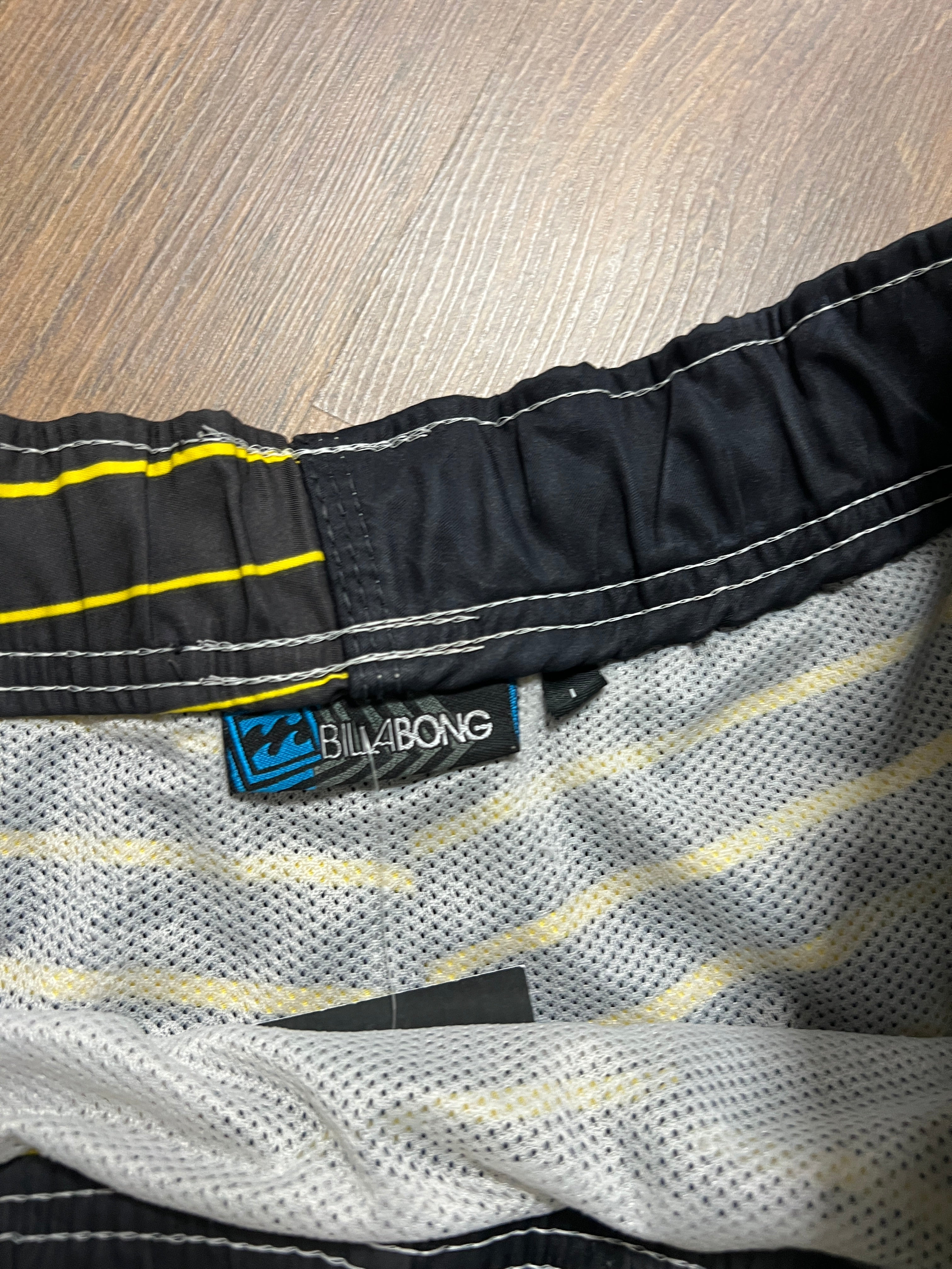 Billabong andy irons sunrise black/yellow boardshorts (M/L)