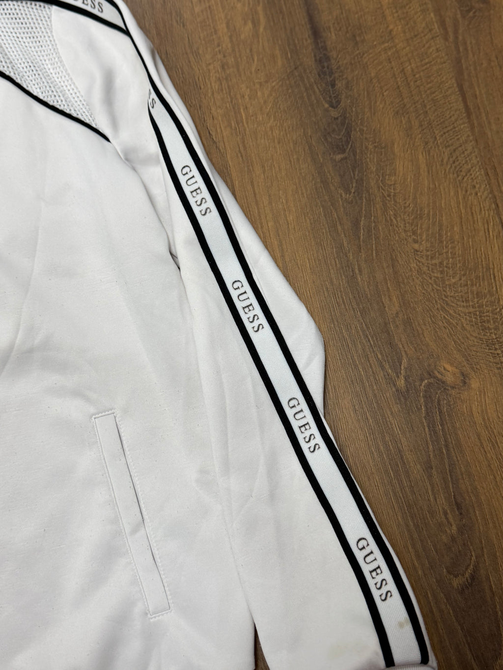 Guess Bomber Jacket 🙋‍♀️(S)