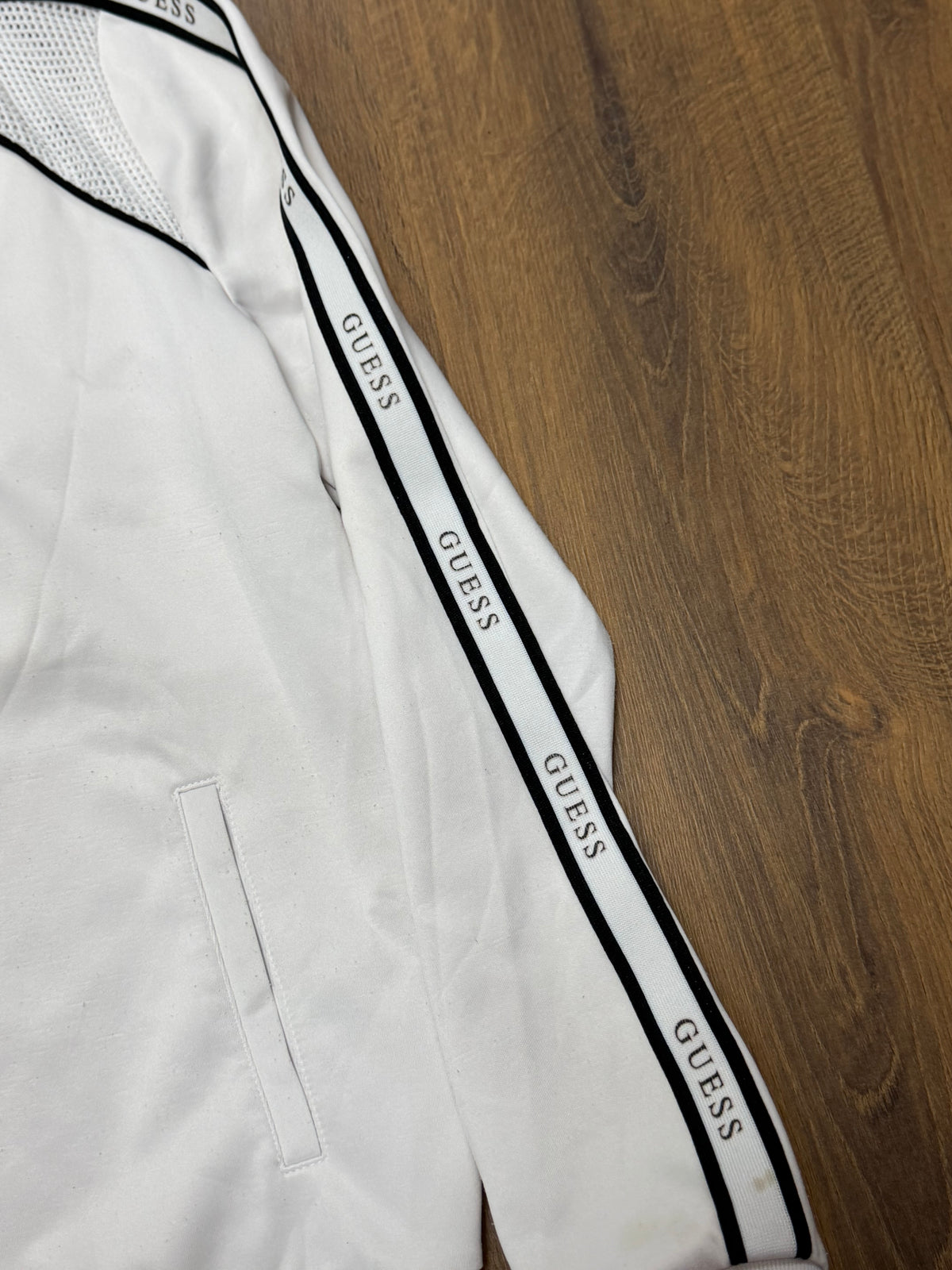 Guess Bomber Jacket 🙋‍♀️(S)
