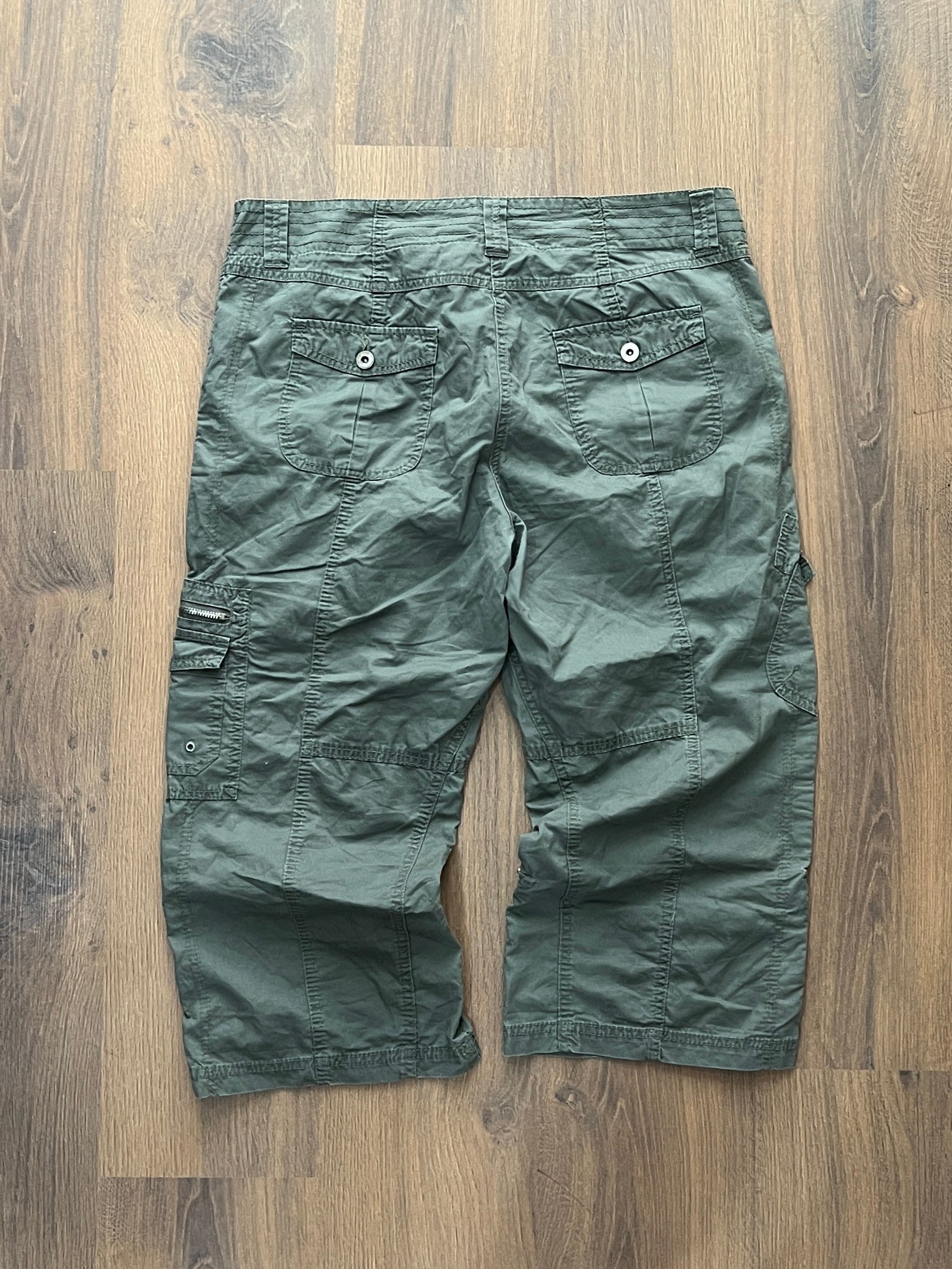 Khaki Capris (36)