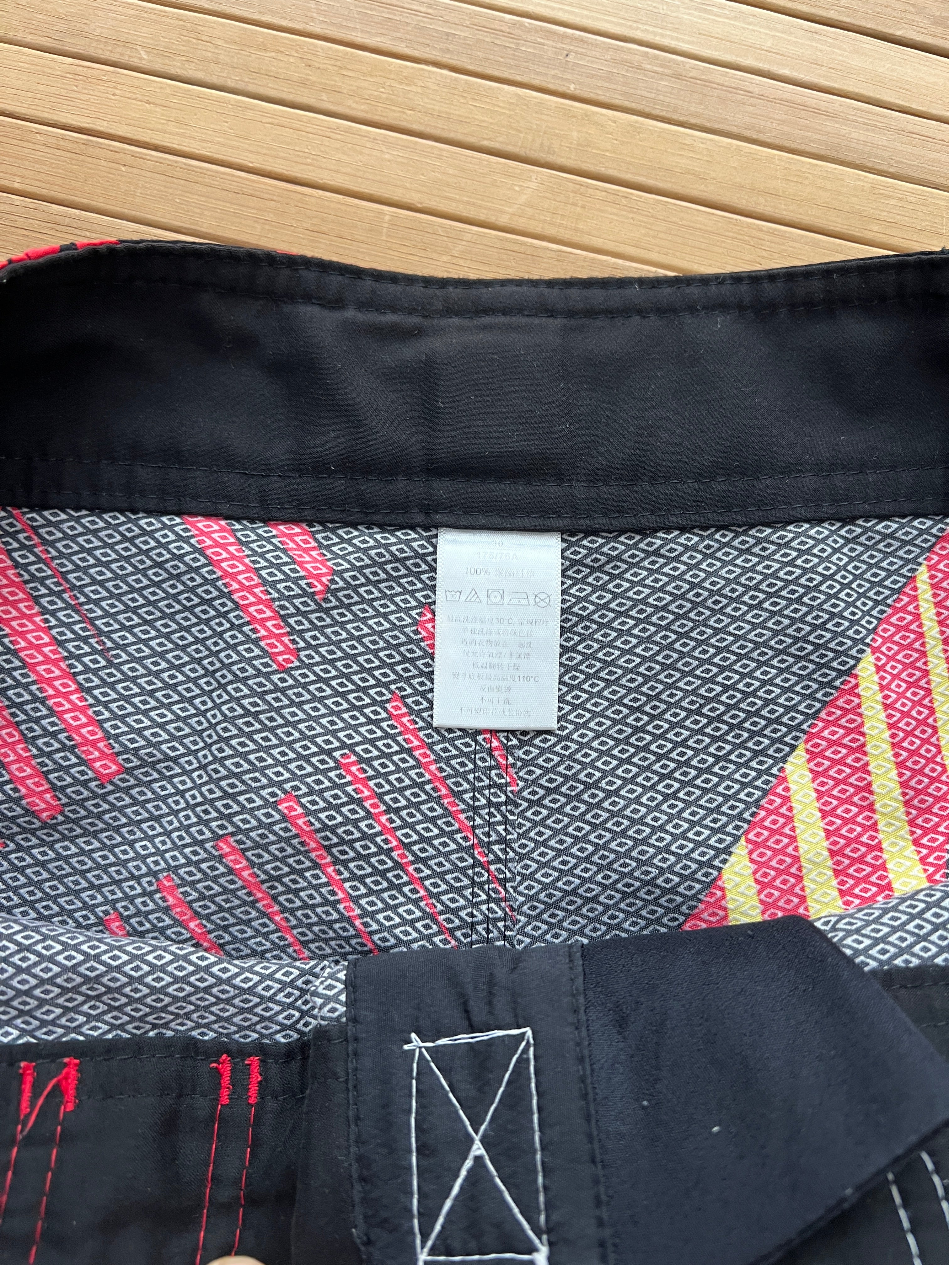 QuickSilver Surf Shorts (32)