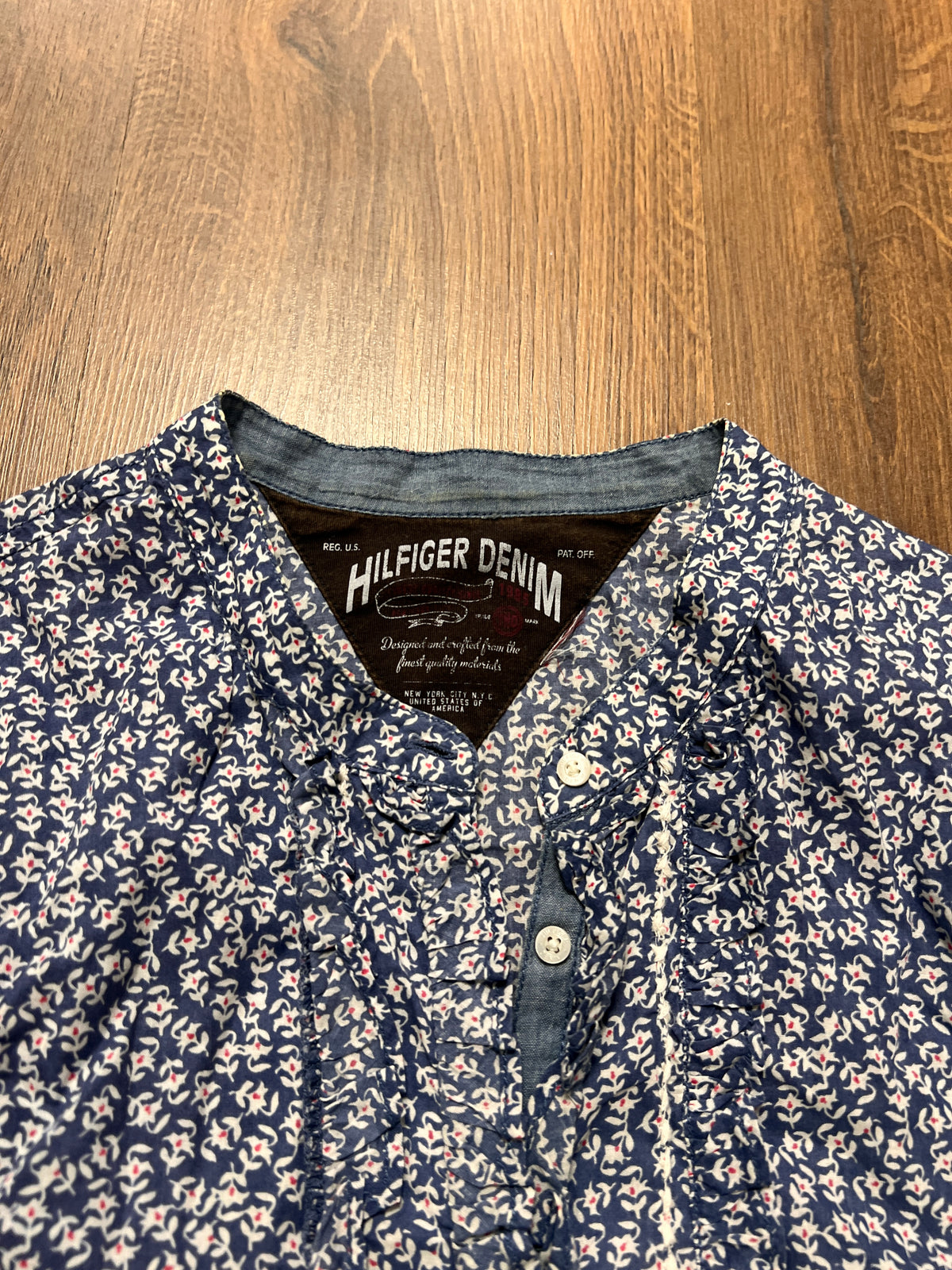 Tommy Hilfiger Flowery shirt 🙋‍♀️ (L)