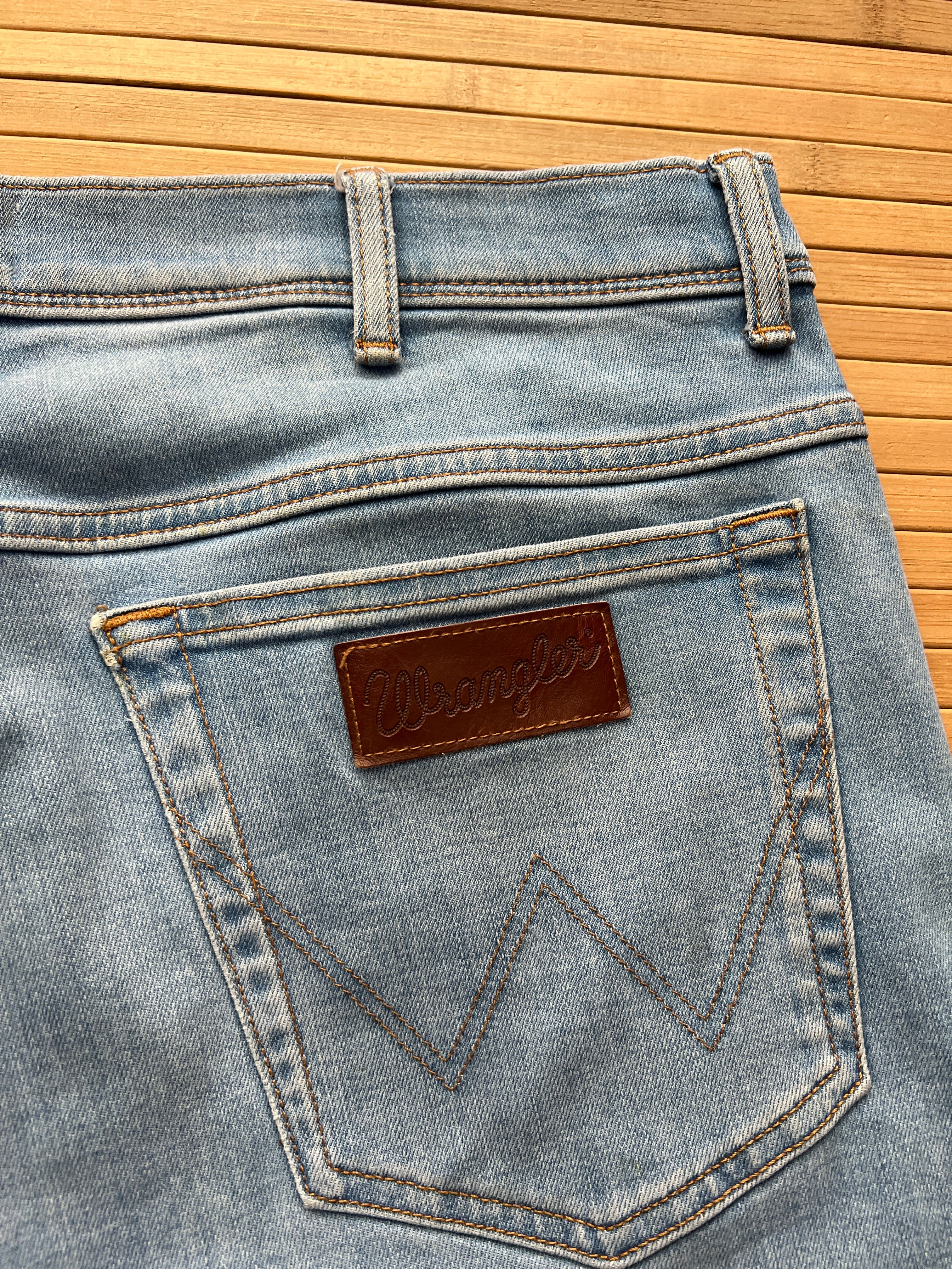 Wrangler Baby Blue Jeans (36x30)