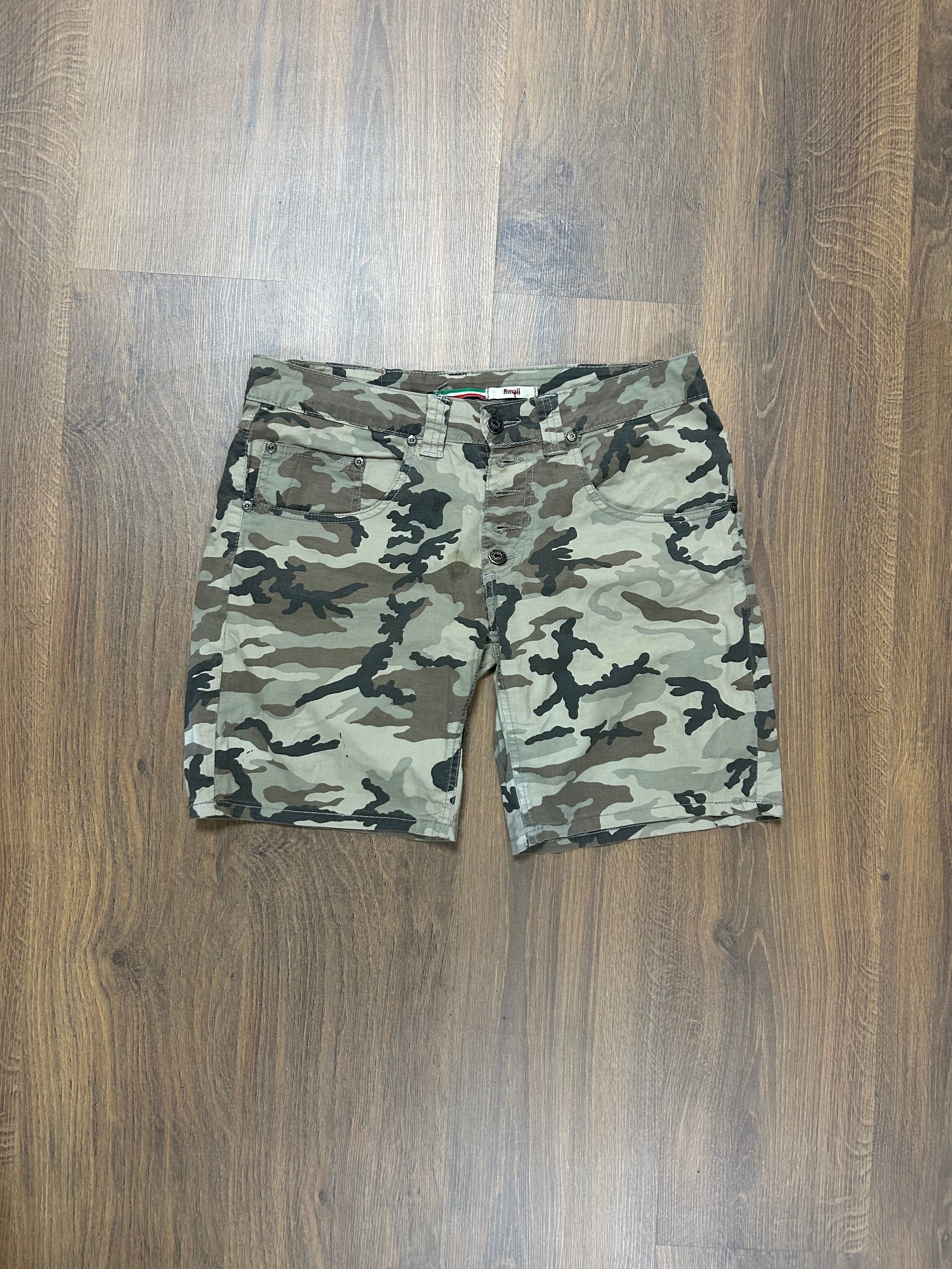 Camo shorts 🙋‍♀️(32)