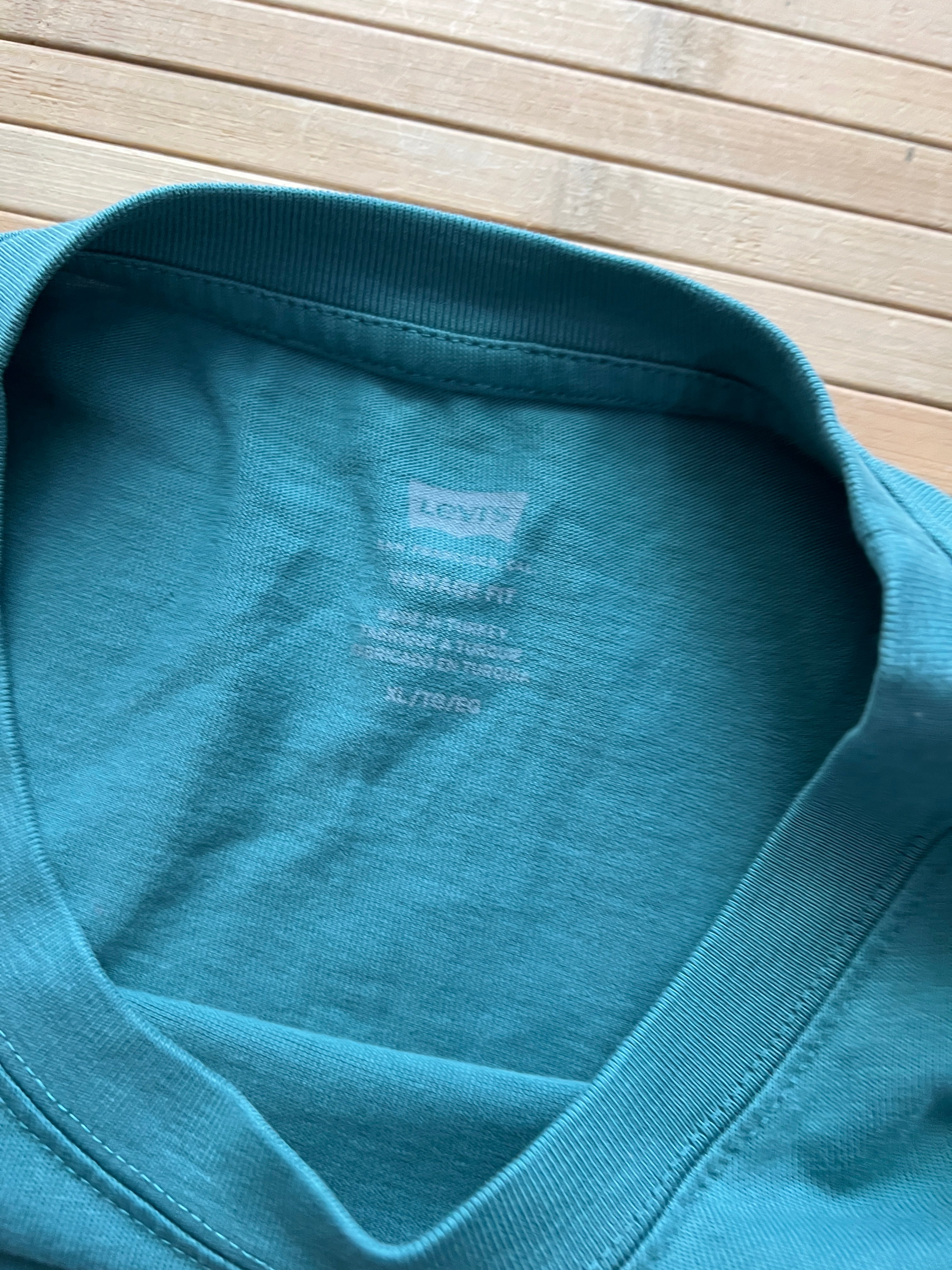 Levis brand new Tshirt (2XL)
