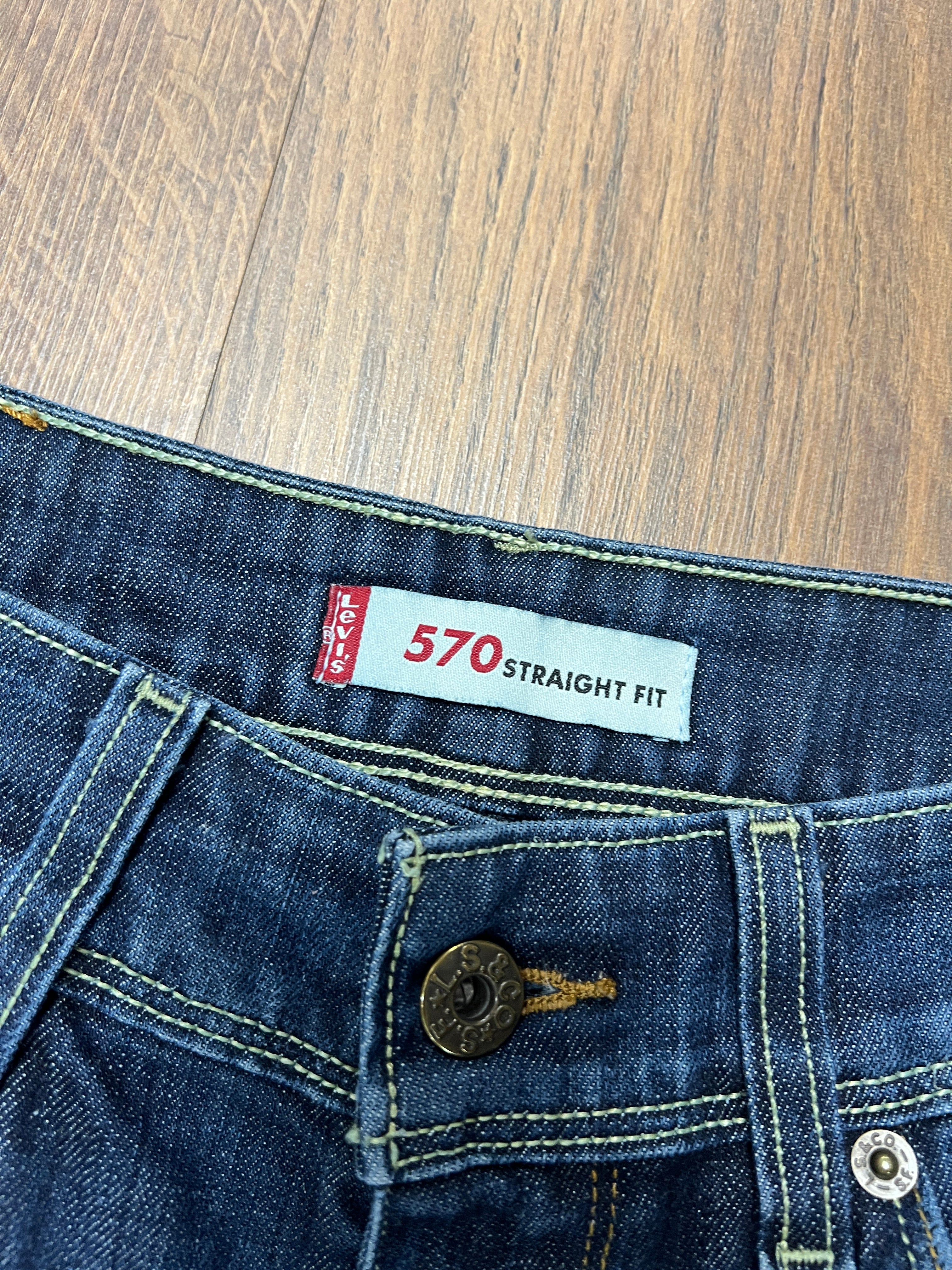 Levis Flared Jeans🙋‍♀️ (28x32)