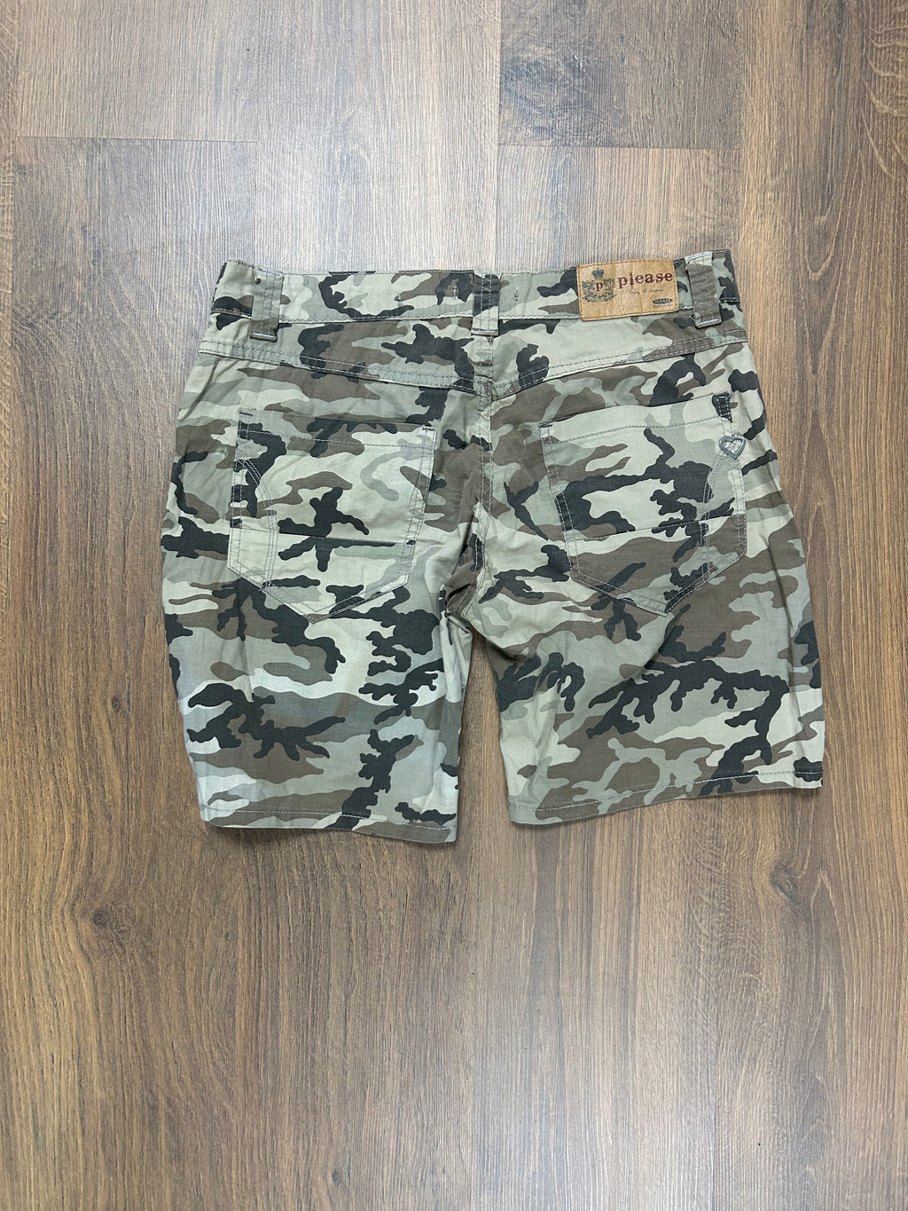 Camo shorts 🙋‍♀️(32)