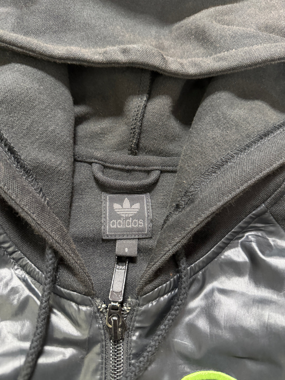 90s Adidas Black hoodie (M)