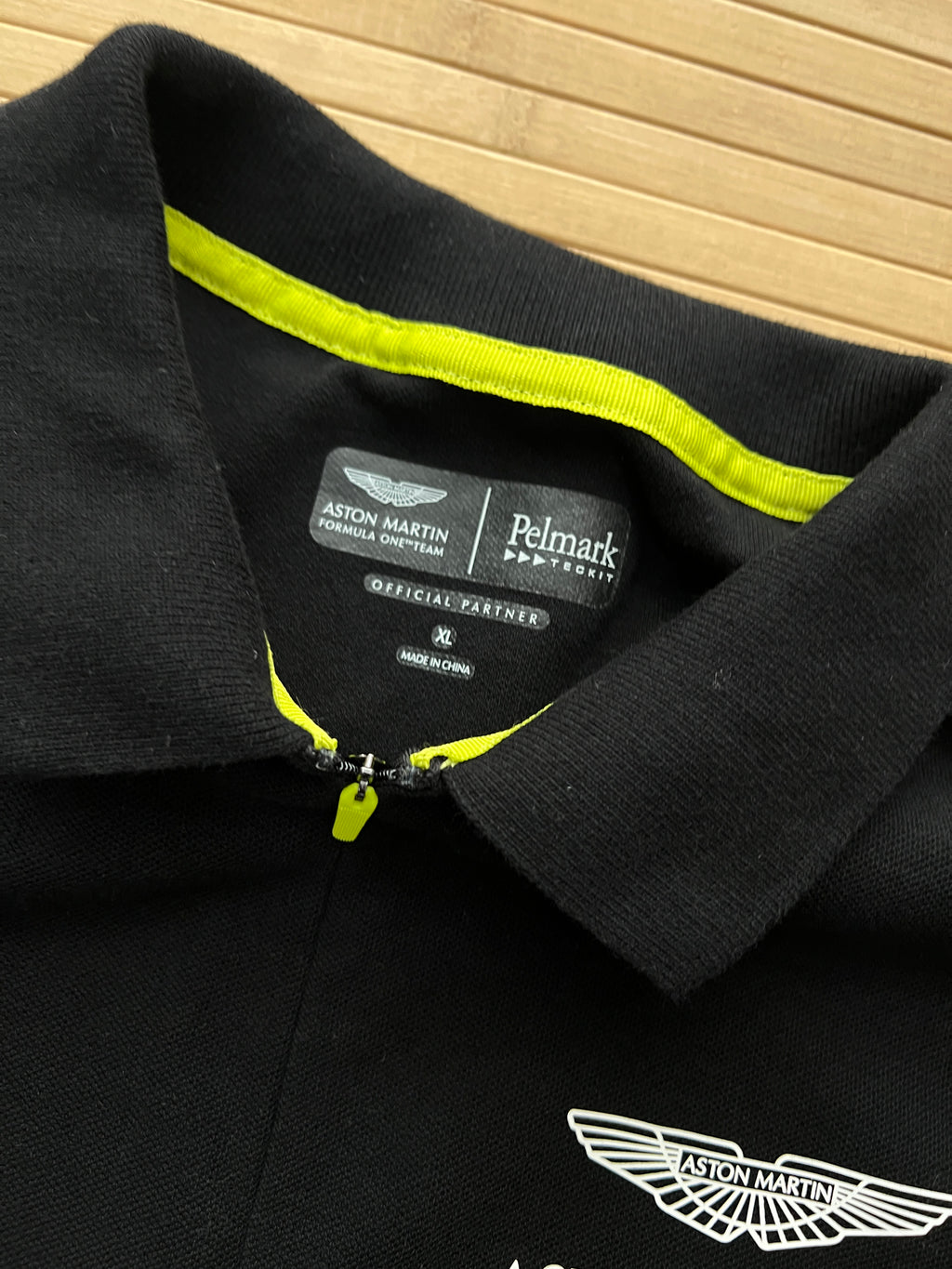 Aston Martin Polo Tshirt(XL)