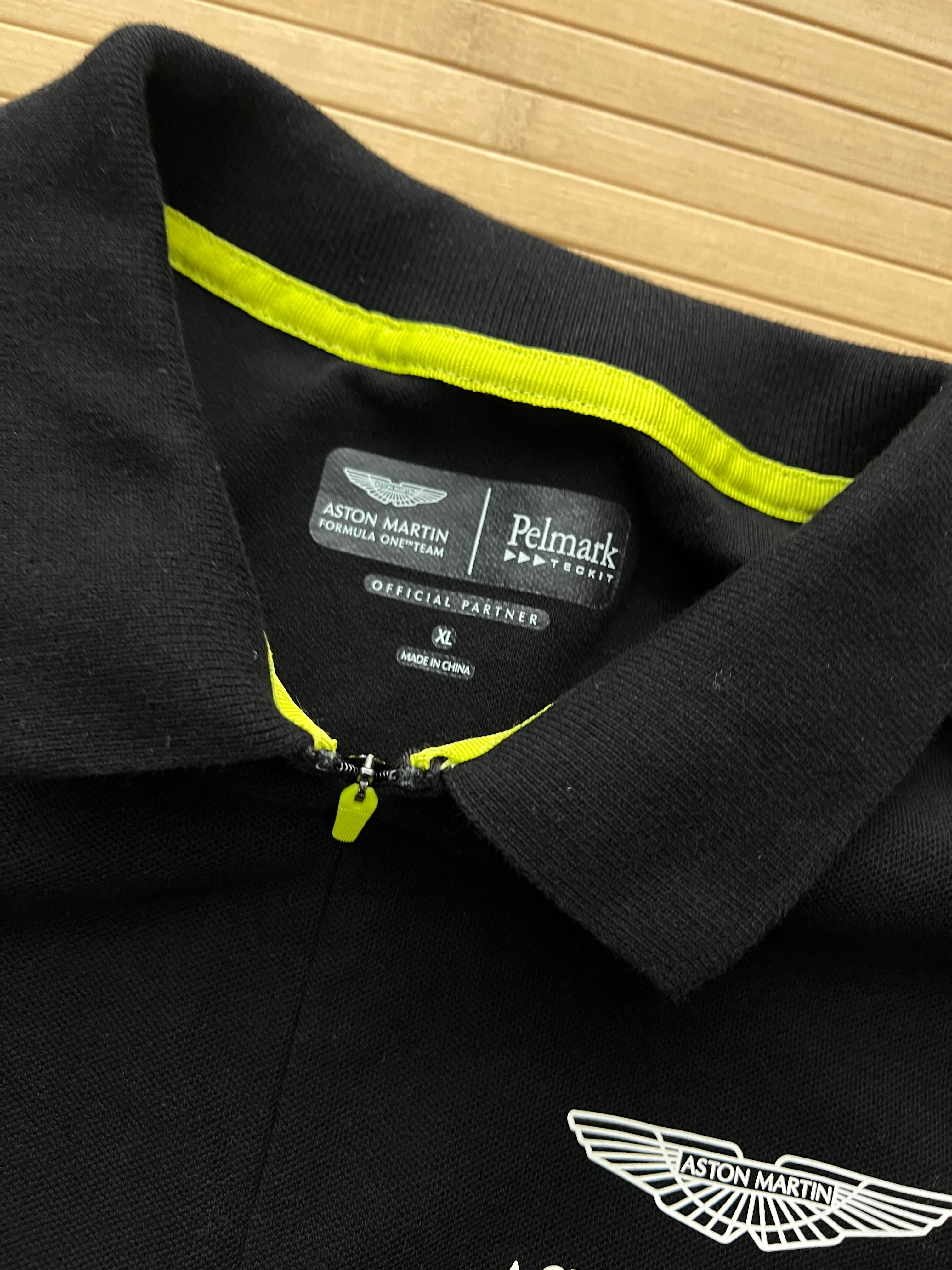 Aston Martin Polo Tshirt(XL)