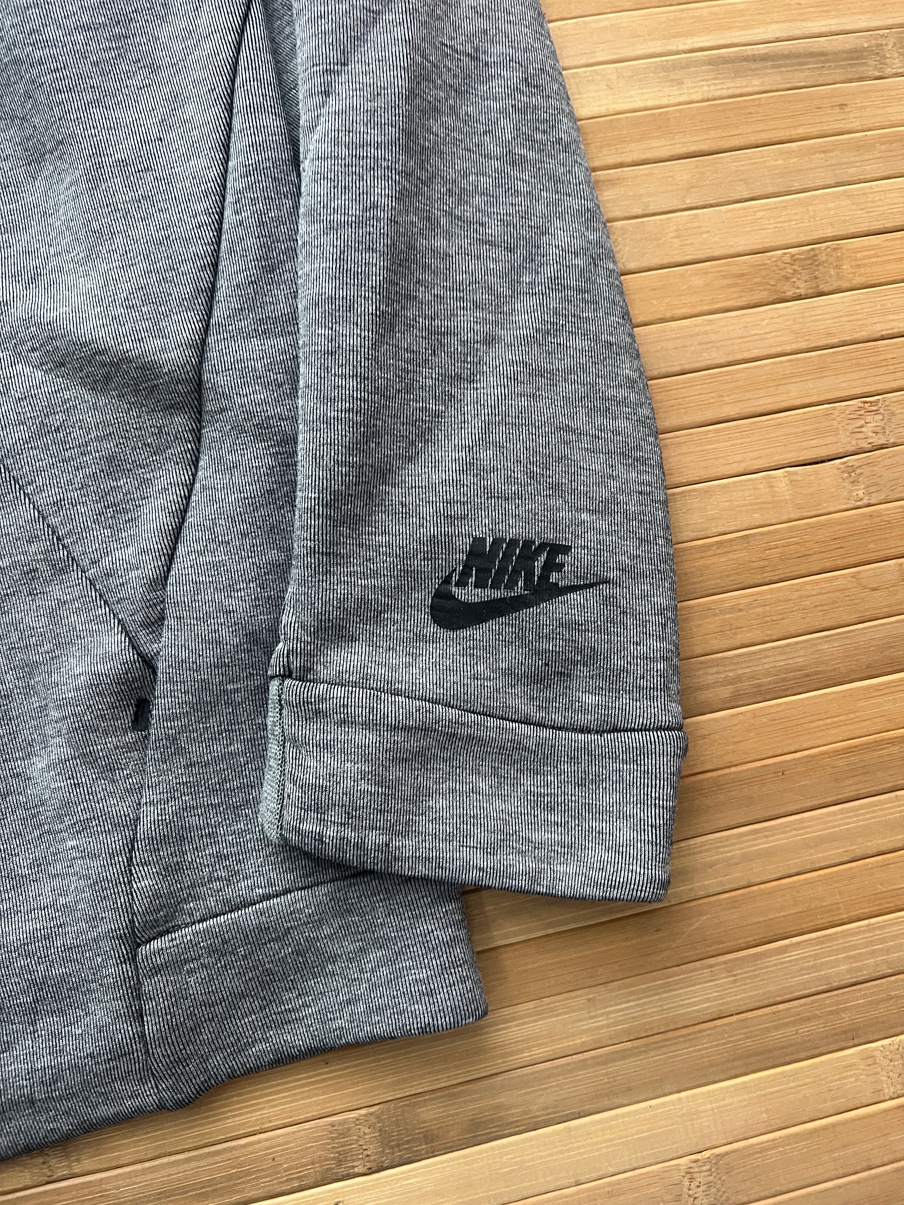 Nike Tech Sweater (L)