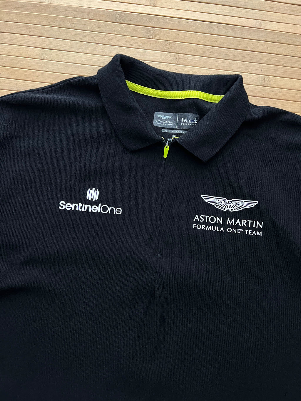 Aston Martin Polo Tshirt(XL)