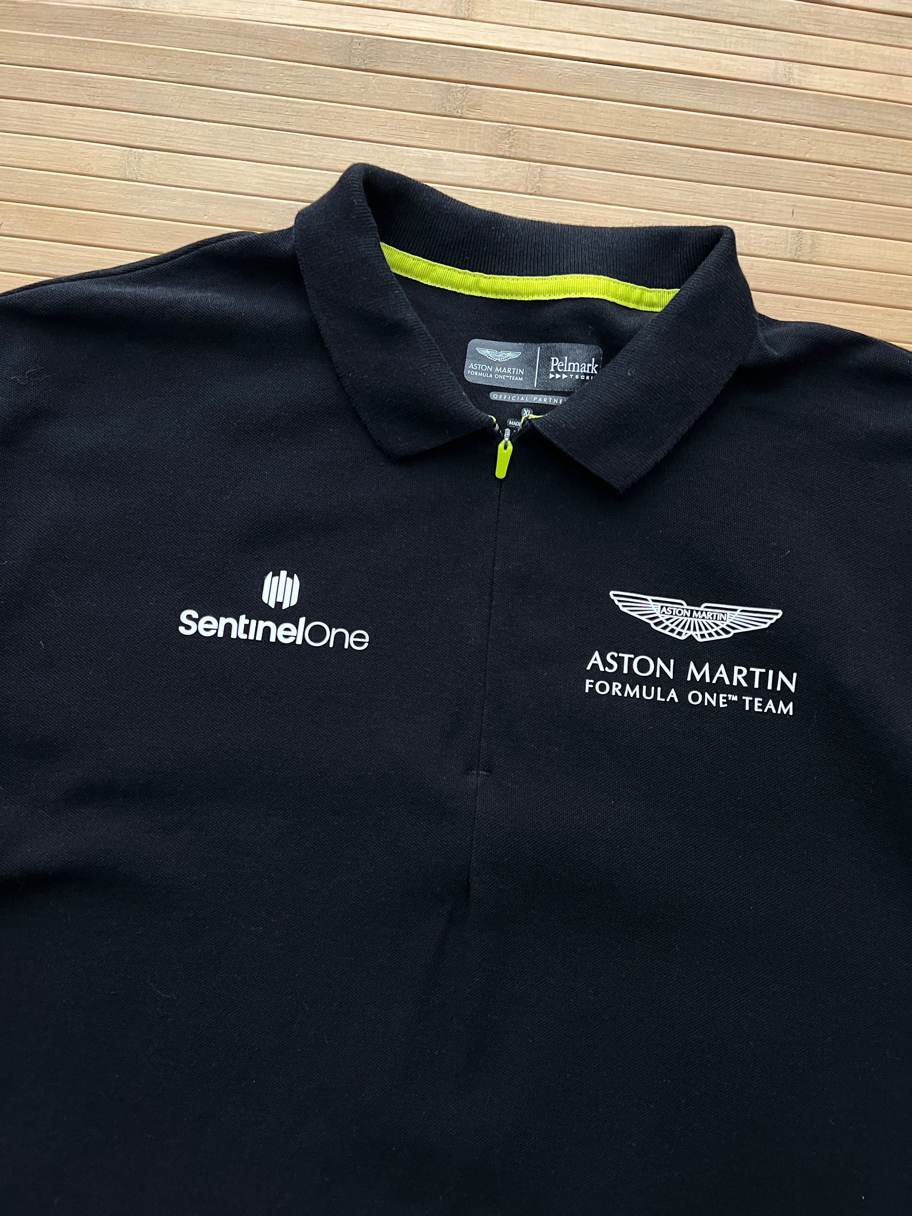 Aston Martin Polo Tshirt(XL)