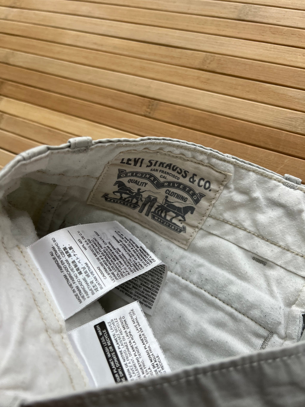 Levis Cargo Shorts (36)