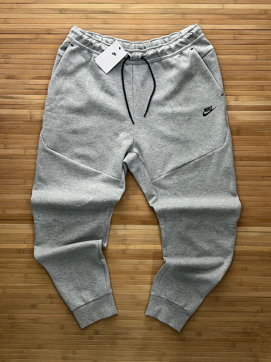 Nike Tech Fleece Pants new with tags (2XL)