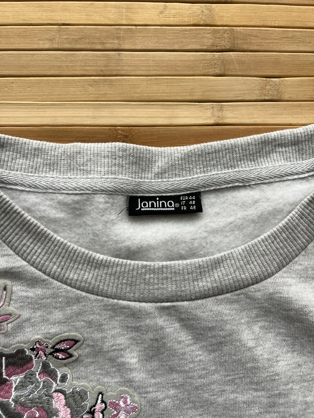 Janina Embroidery Sweatshirt🙋‍♀️ (L)