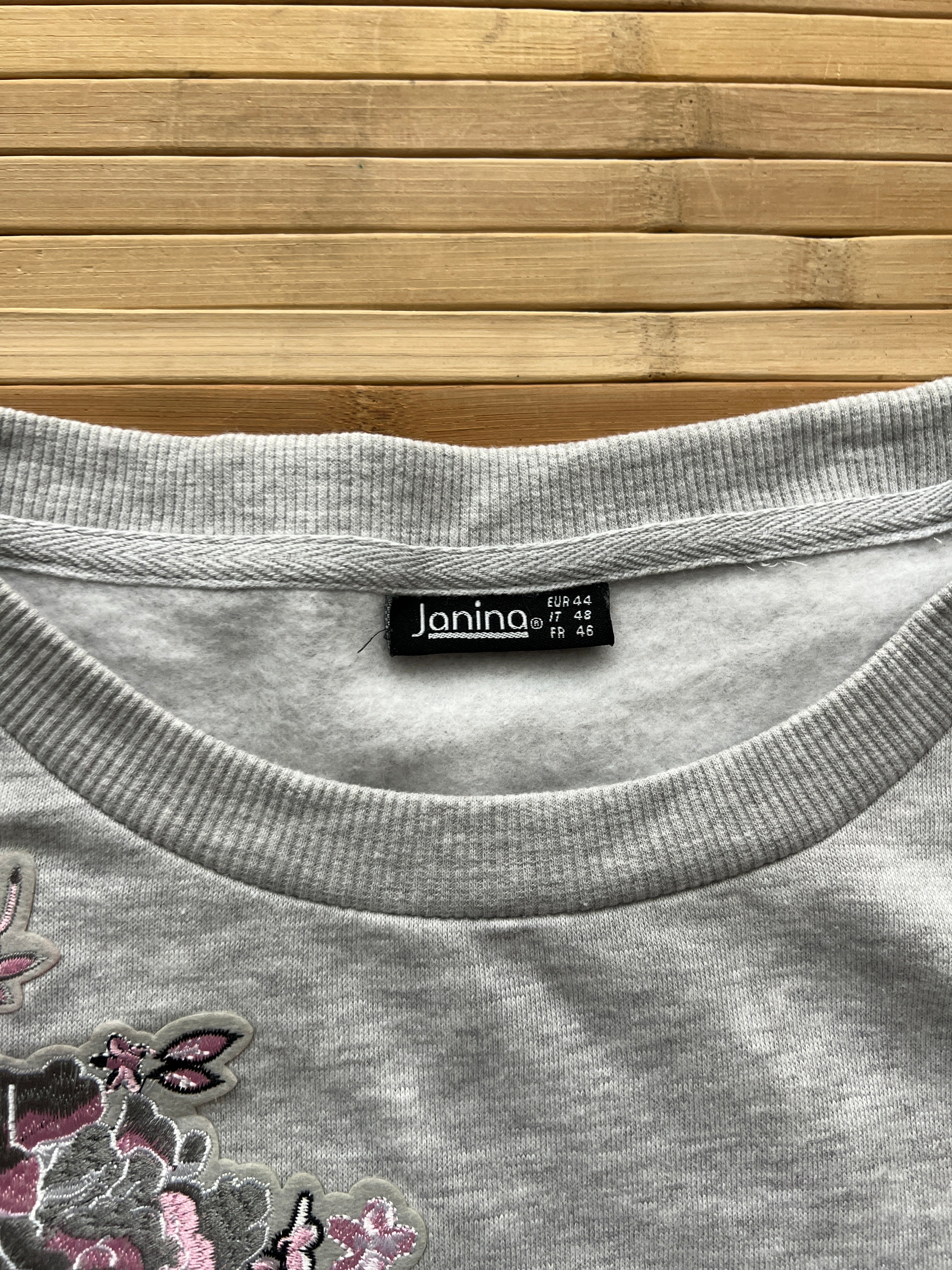 Janina Embroidery Sweatshirt🙋‍♀️ (L)