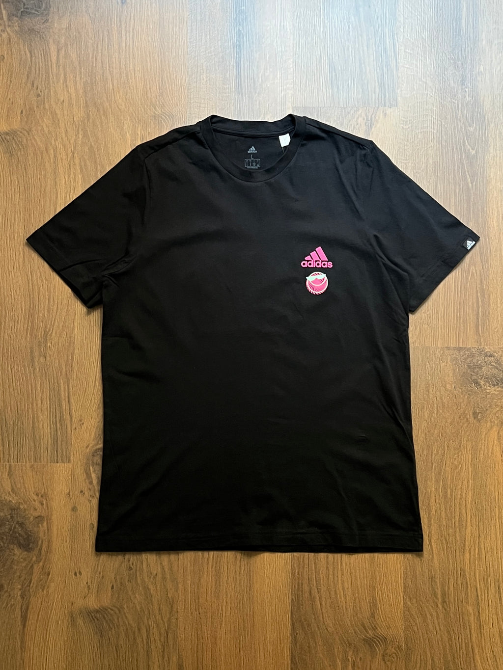 Adidas Graphic Tshirt (L)