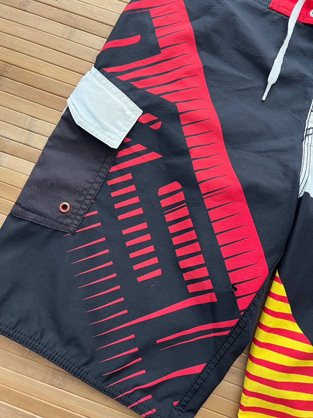 QuickSilver Surf Shorts (32)