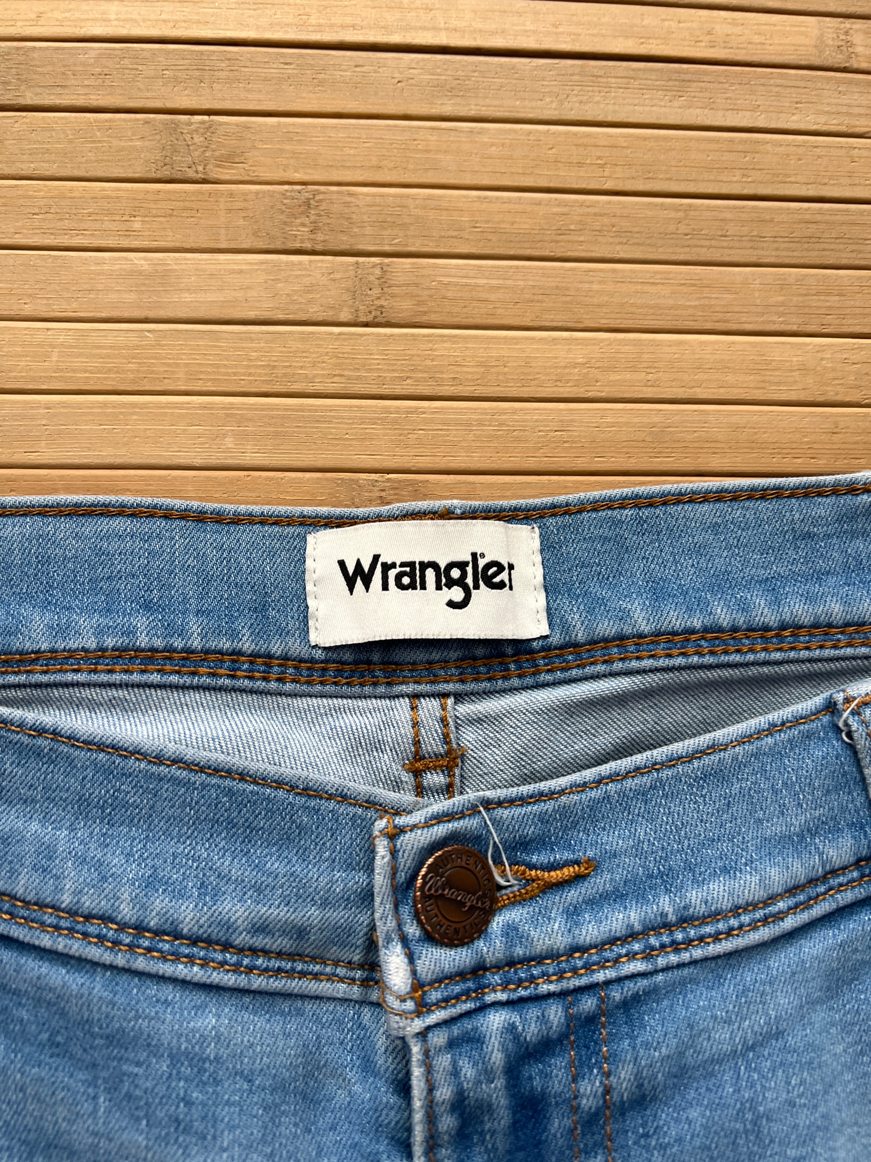 Wrangler Baby Blue Jeans (36x30)