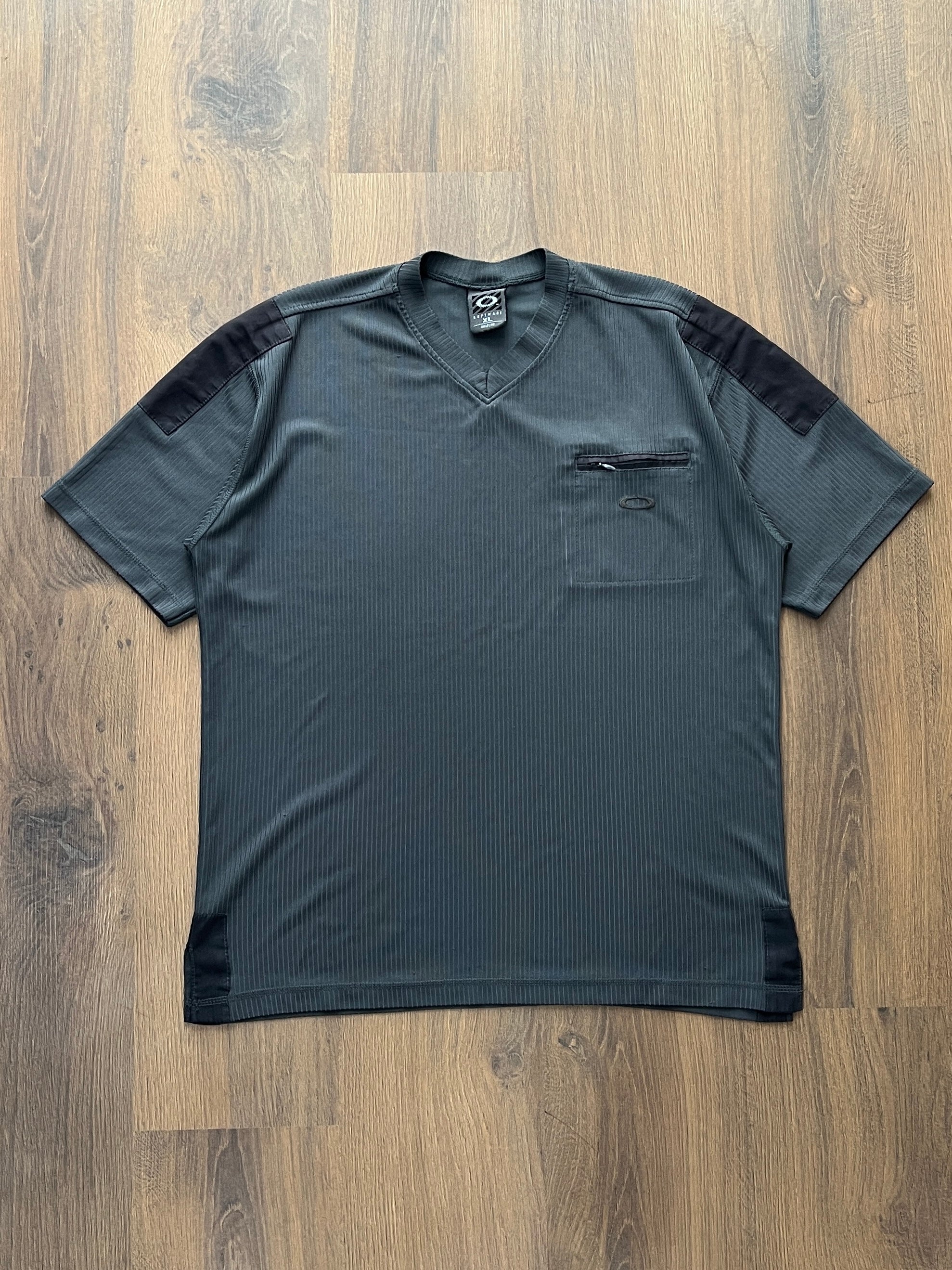 Oakley 90s Pocket Tshirt(XL)