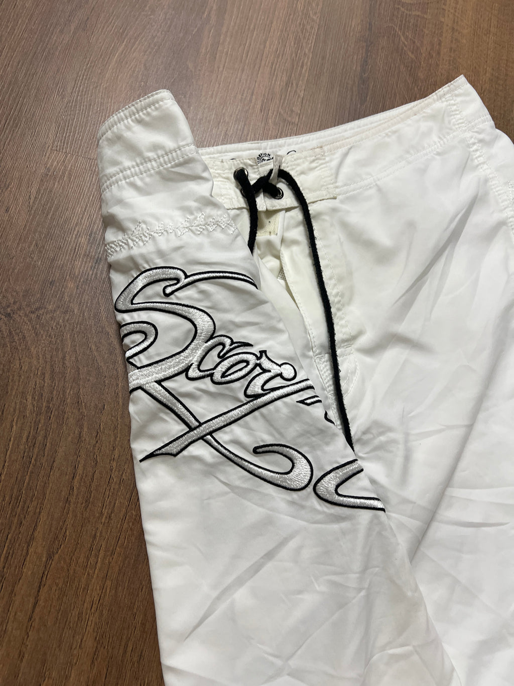 Scorpion bay white board shorts (34)