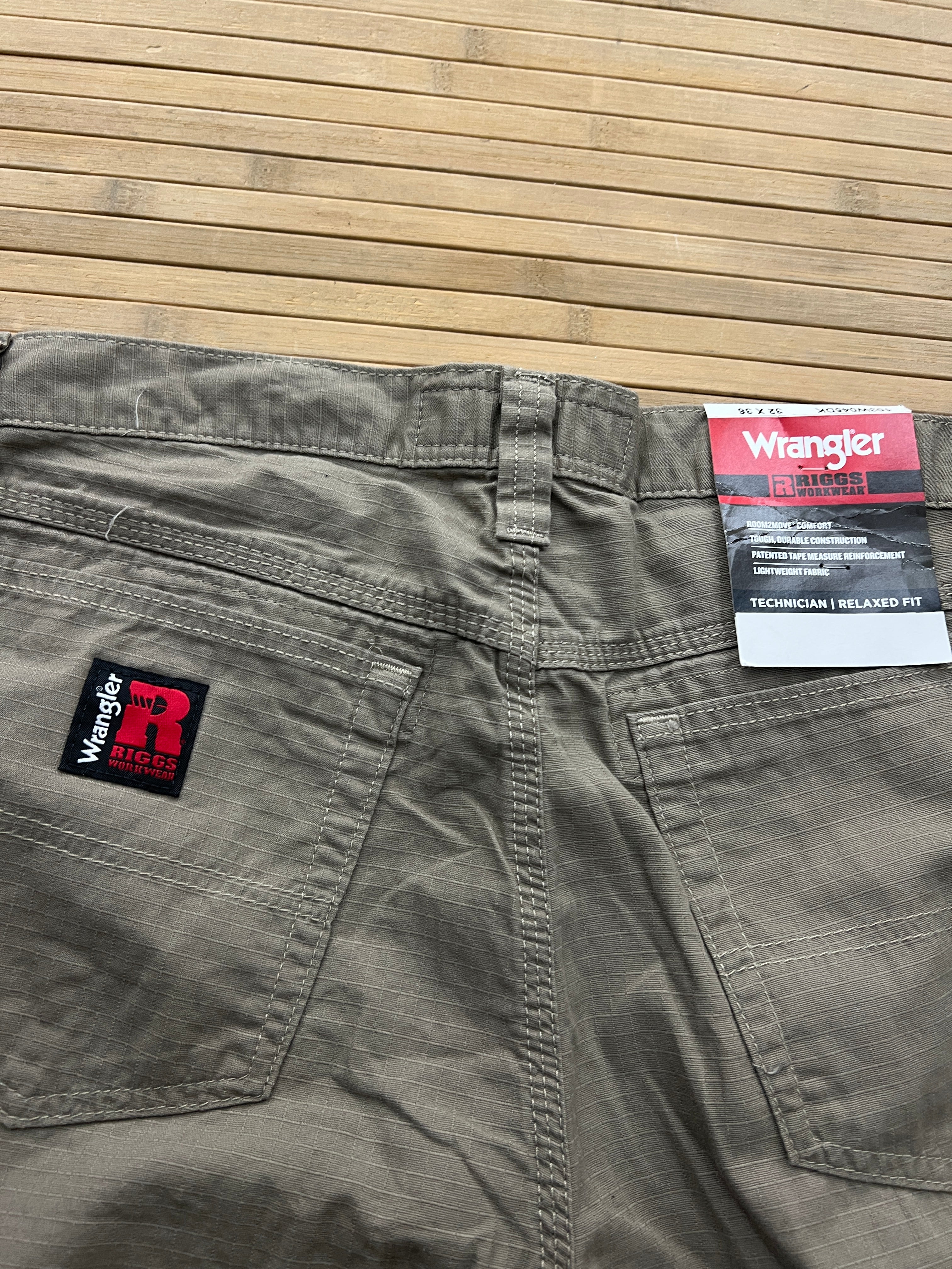 Wrangler Cargo Pants new with tags (32x34)