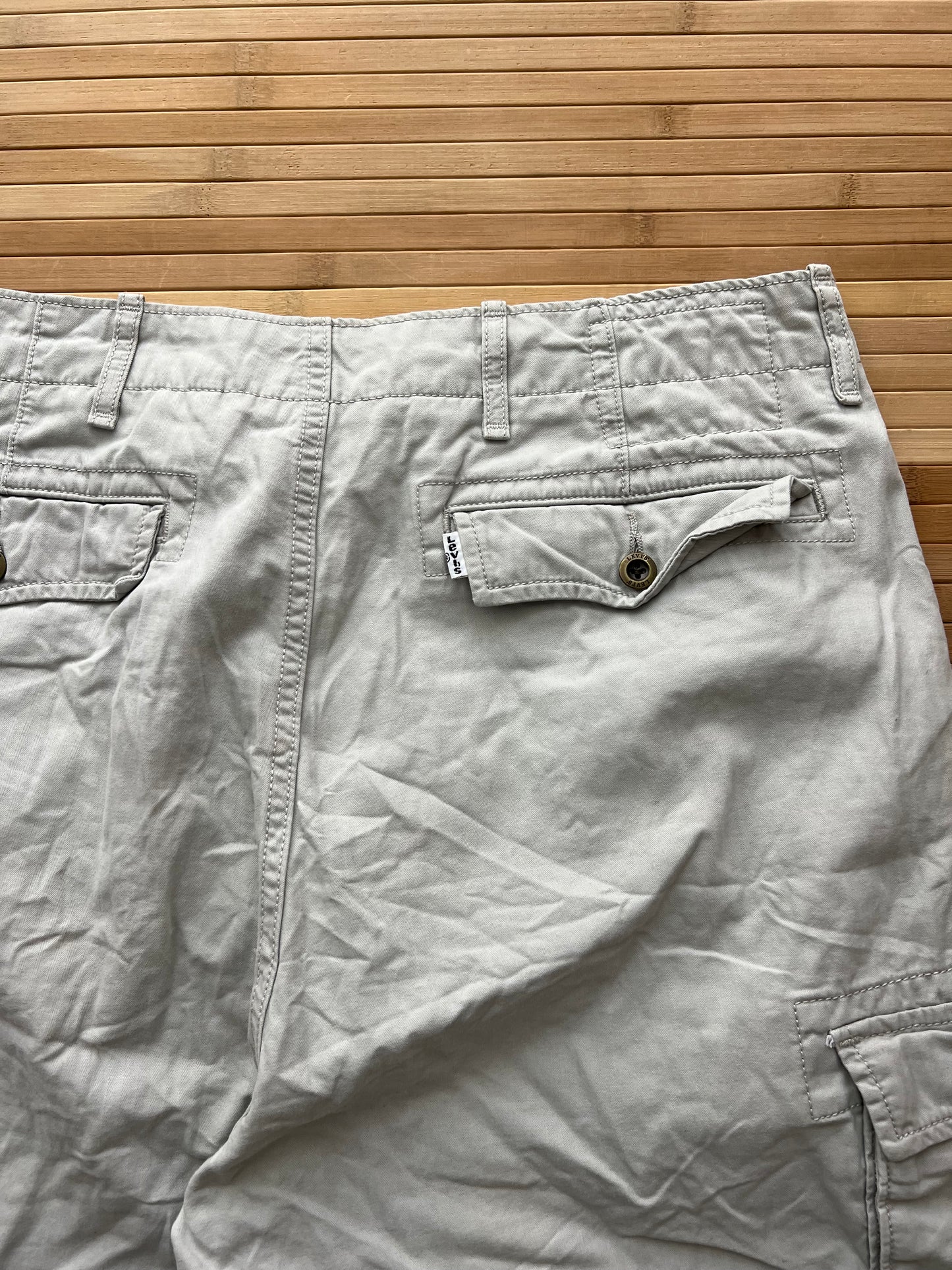 Levis Cargo Shorts (36)