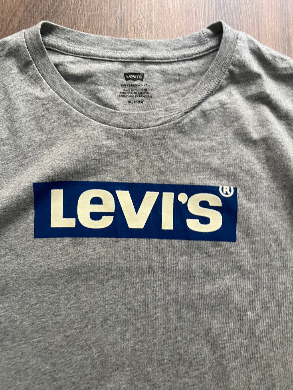 Levis Box Logo Tshirt ( XL)