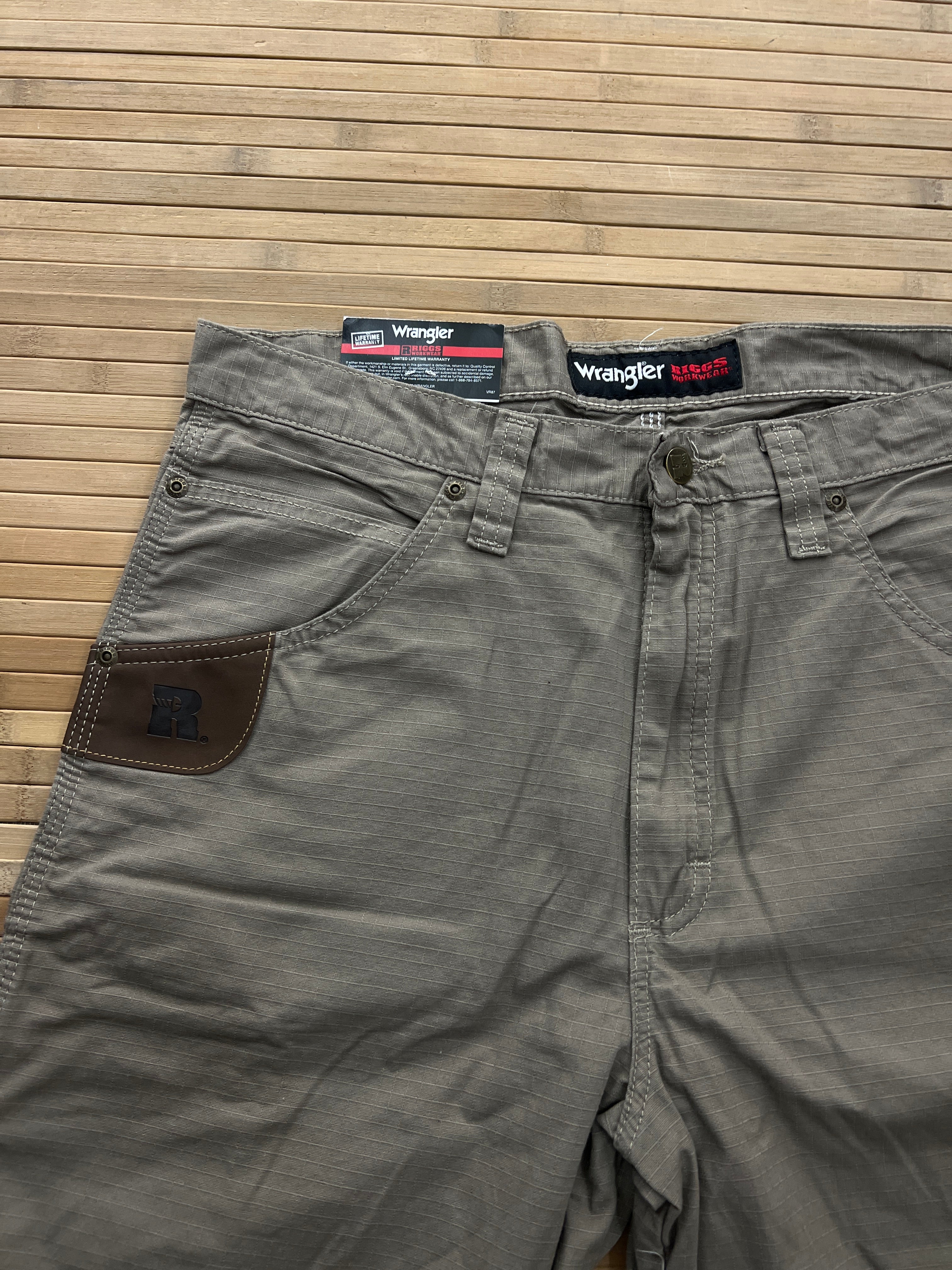Wrangler Cargo Pants new with tags (32x34)
