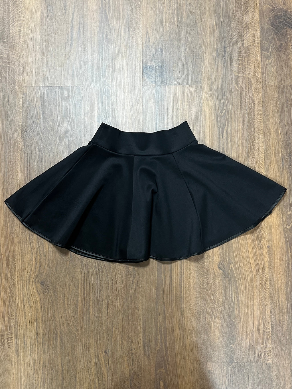 Black Satin Skirt🙋‍♀️ (S/M)