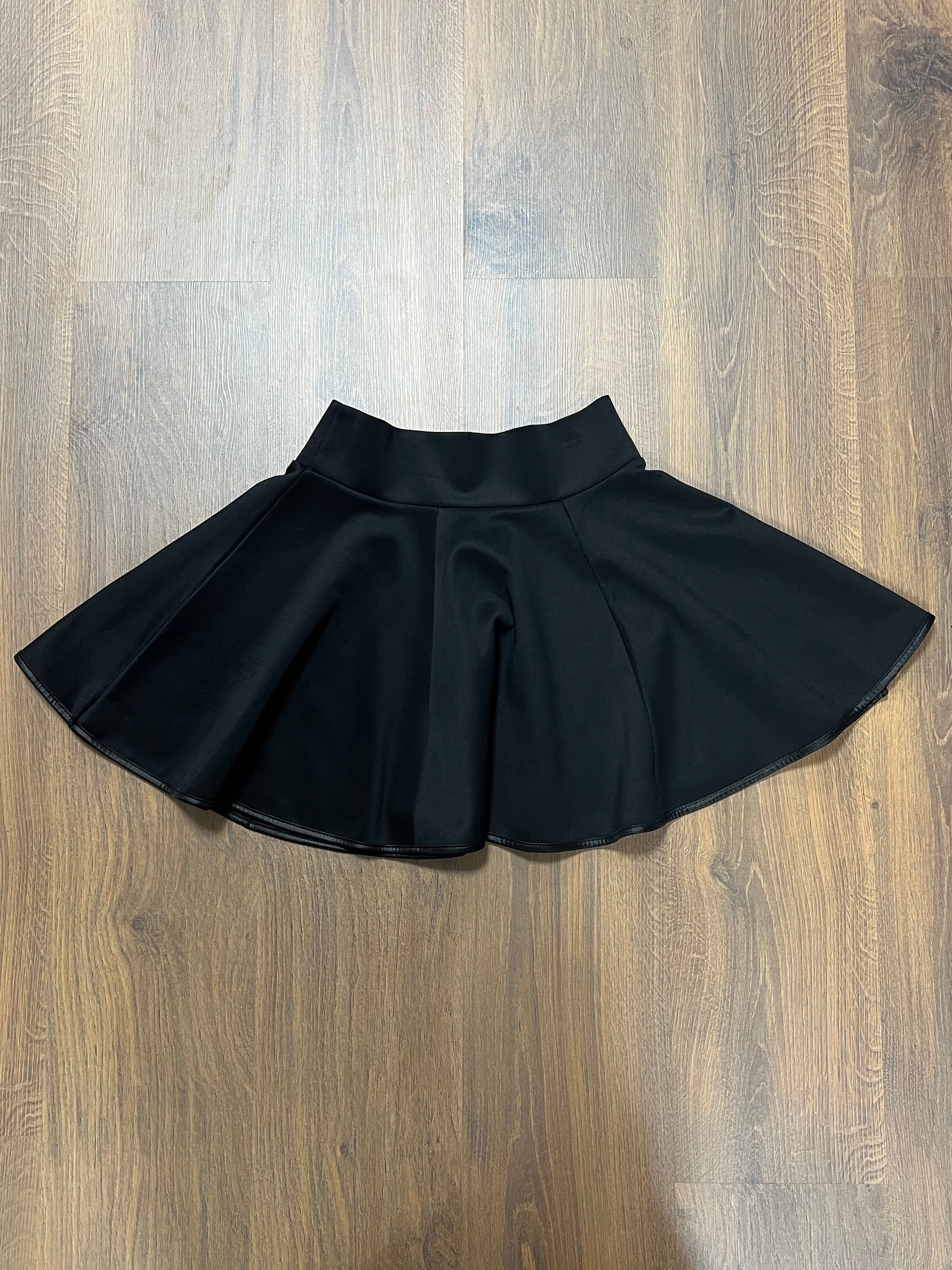 Black Satin Skirt🙋‍♀️ (S/M)
